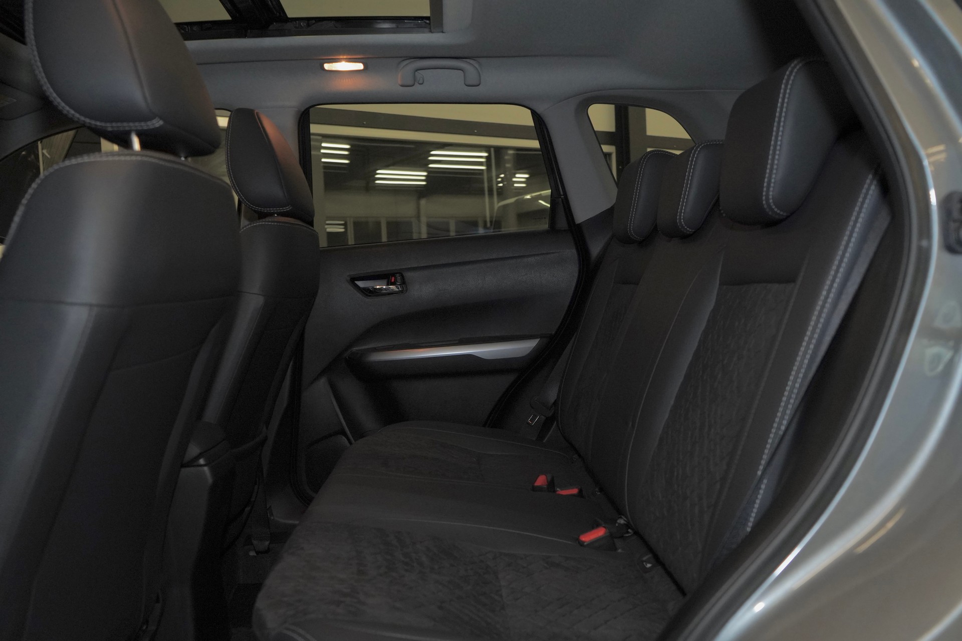 SUZUKI Vitara 1.5 Hybrid Compact Top 4x4 AGS SWISS EDITION-image-7
