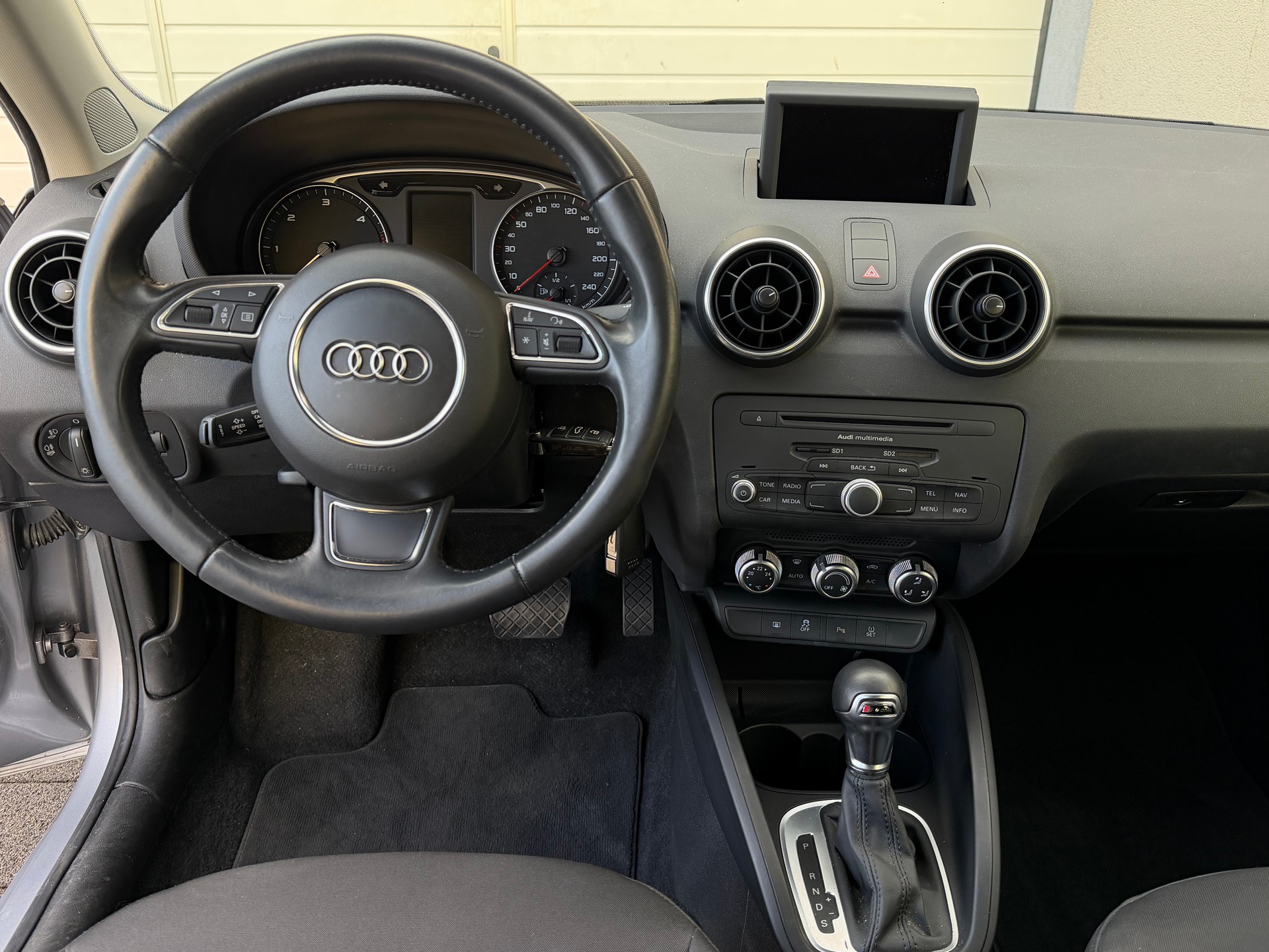 AUDI A1 Sportback 1.6 TDI Attraction DSG *Frisch ab MFK&Service*Aus 1.Hand*8-Fach Räder*Neue Sommerpneu inkl.*-image-10