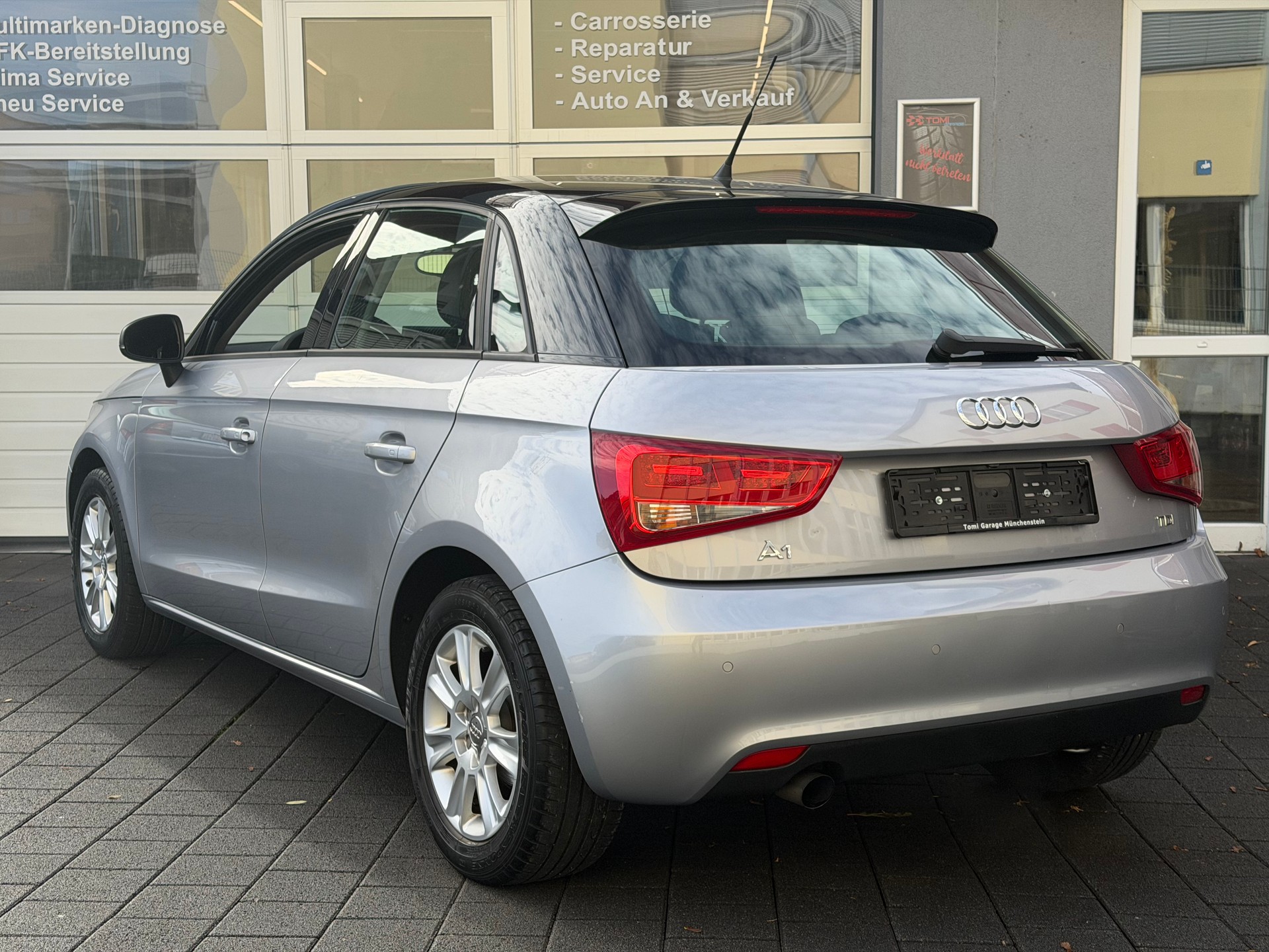 AUDI A1 Sportback 1.6 TDI Attraction DSG *Frisch ab MFK&Service*Aus 1.Hand*8-Fach Räder*Neue Sommerpneu inkl.*-image-8