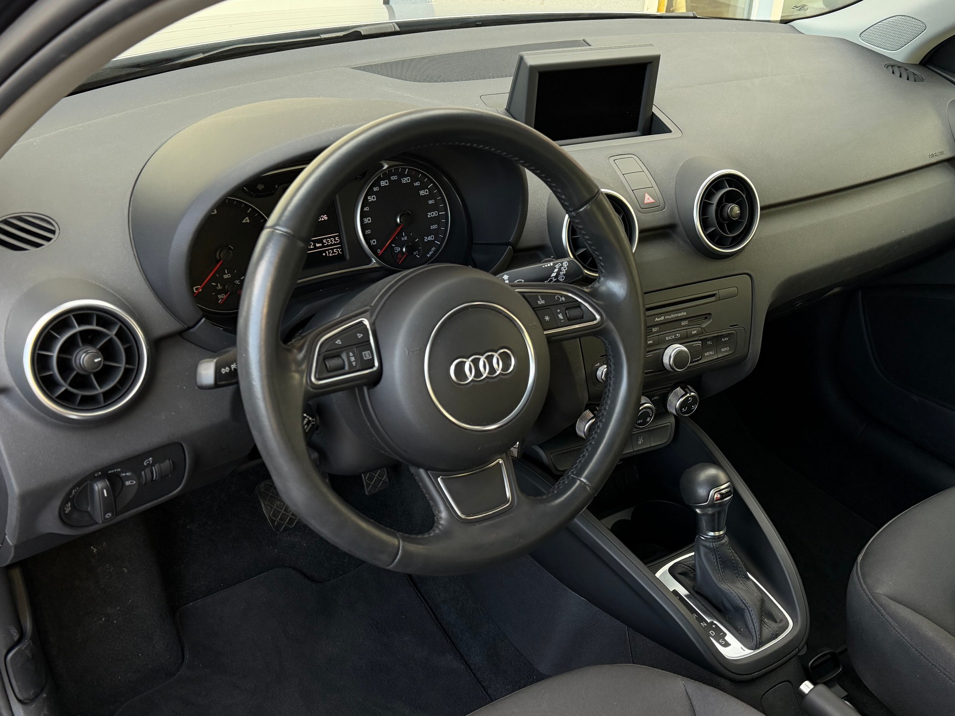 AUDI A1 Sportback 1.6 TDI Attraction DSG *Frisch ab MFK&Service*Aus 1.Hand*8-Fach Räder*Neue Sommerpneu inkl.*-image-9