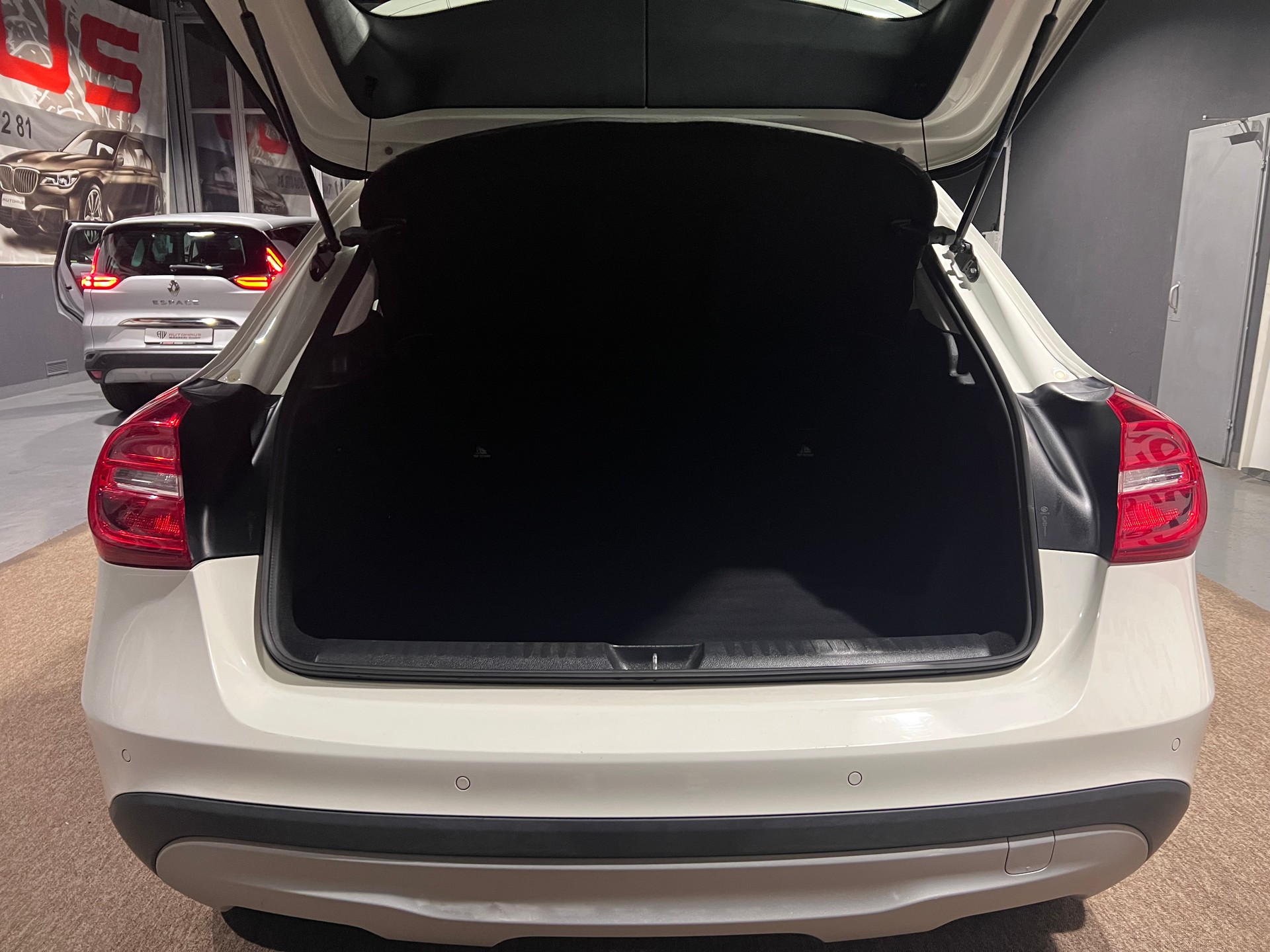 MERCEDES-BENZ GLA 200 CDI Swiss Star Edition Style 4Matic 7G-DCT-image-4