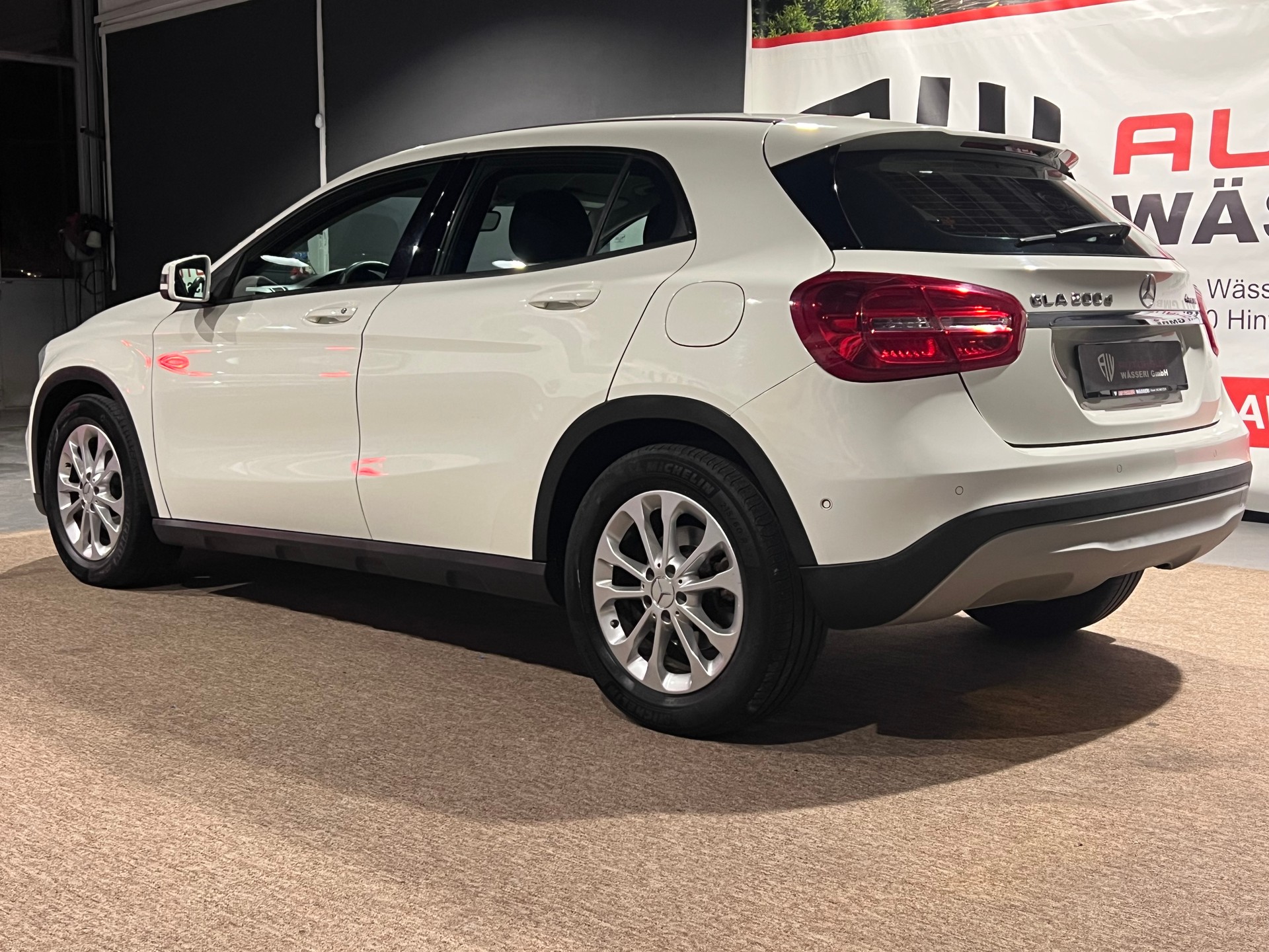 MERCEDES-BENZ GLA 200 CDI Swiss Star Edition Style 4Matic 7G-DCT-image-5