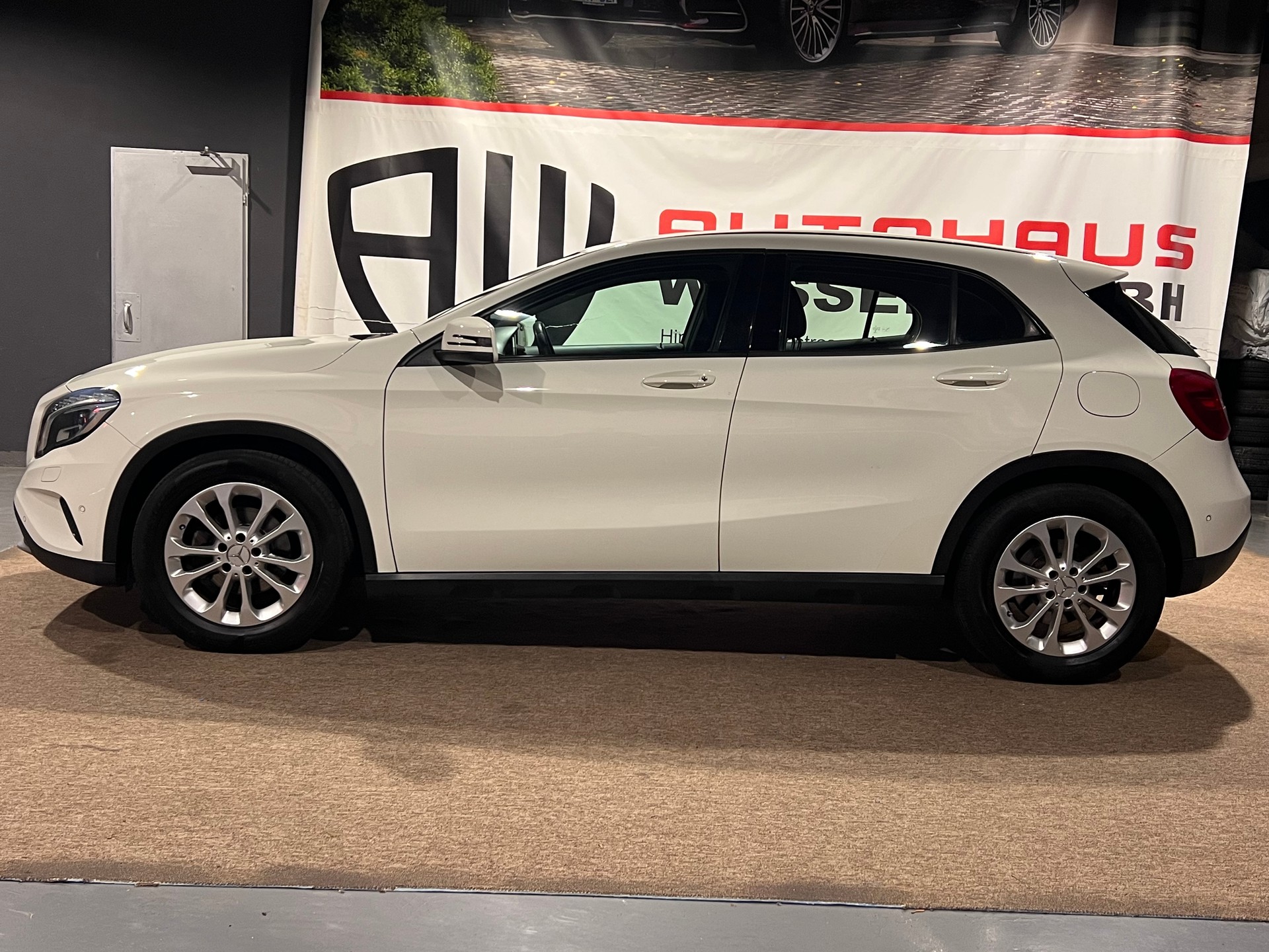 MERCEDES-BENZ GLA 200 CDI Swiss Star Edition Style 4Matic 7G-DCT-image-6