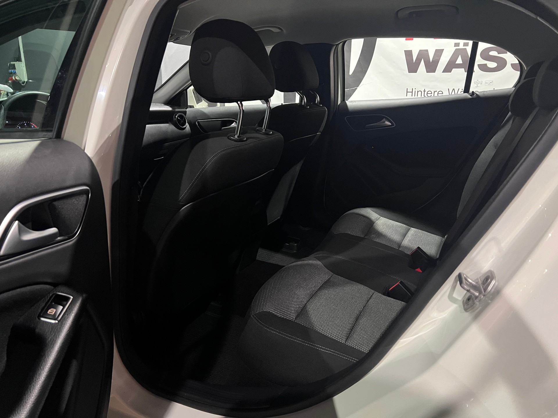 MERCEDES-BENZ GLA 200 CDI Swiss Star Edition Style 4Matic 7G-DCT-image-13