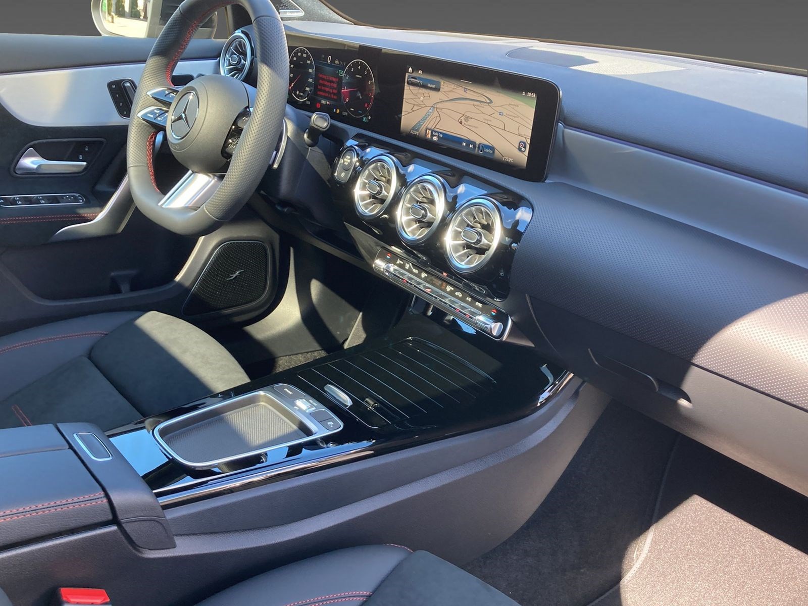 MERCEDES-BENZ A 250 4Matic 8G-DCT-image-10