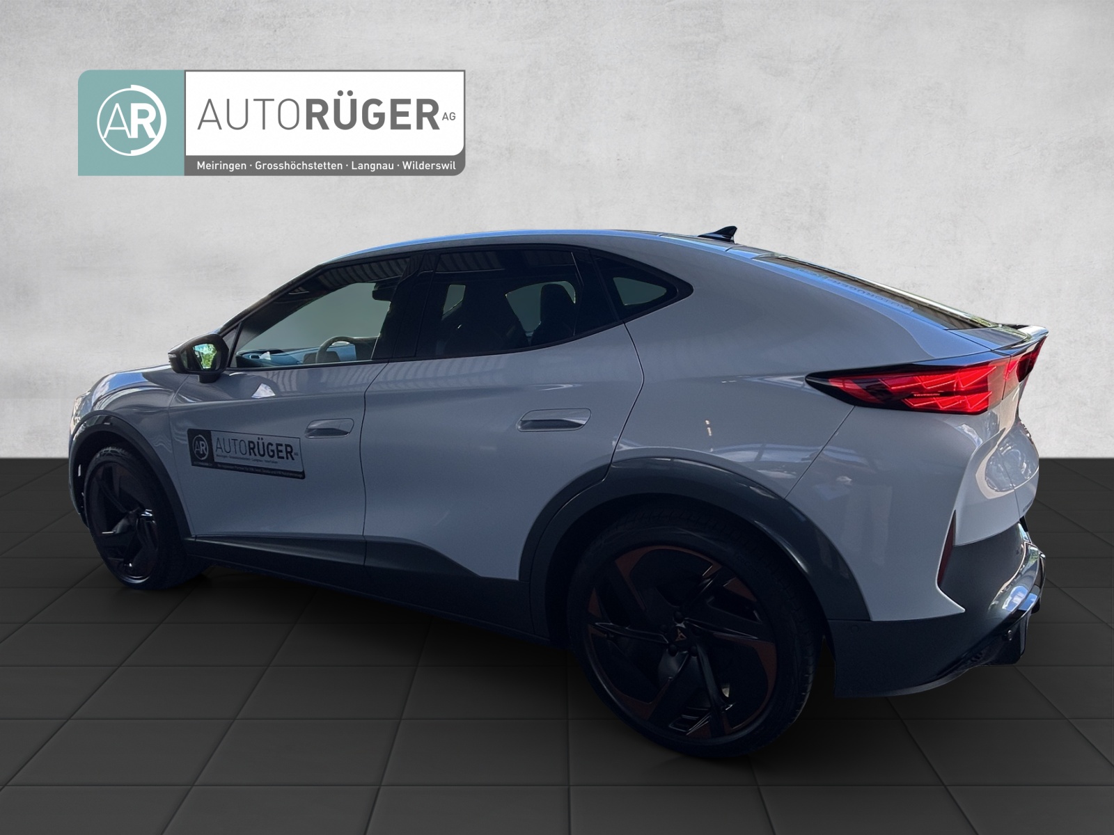 CUPRA Tavascan Type 9 77 kWh VZ Adrenaline-image-3