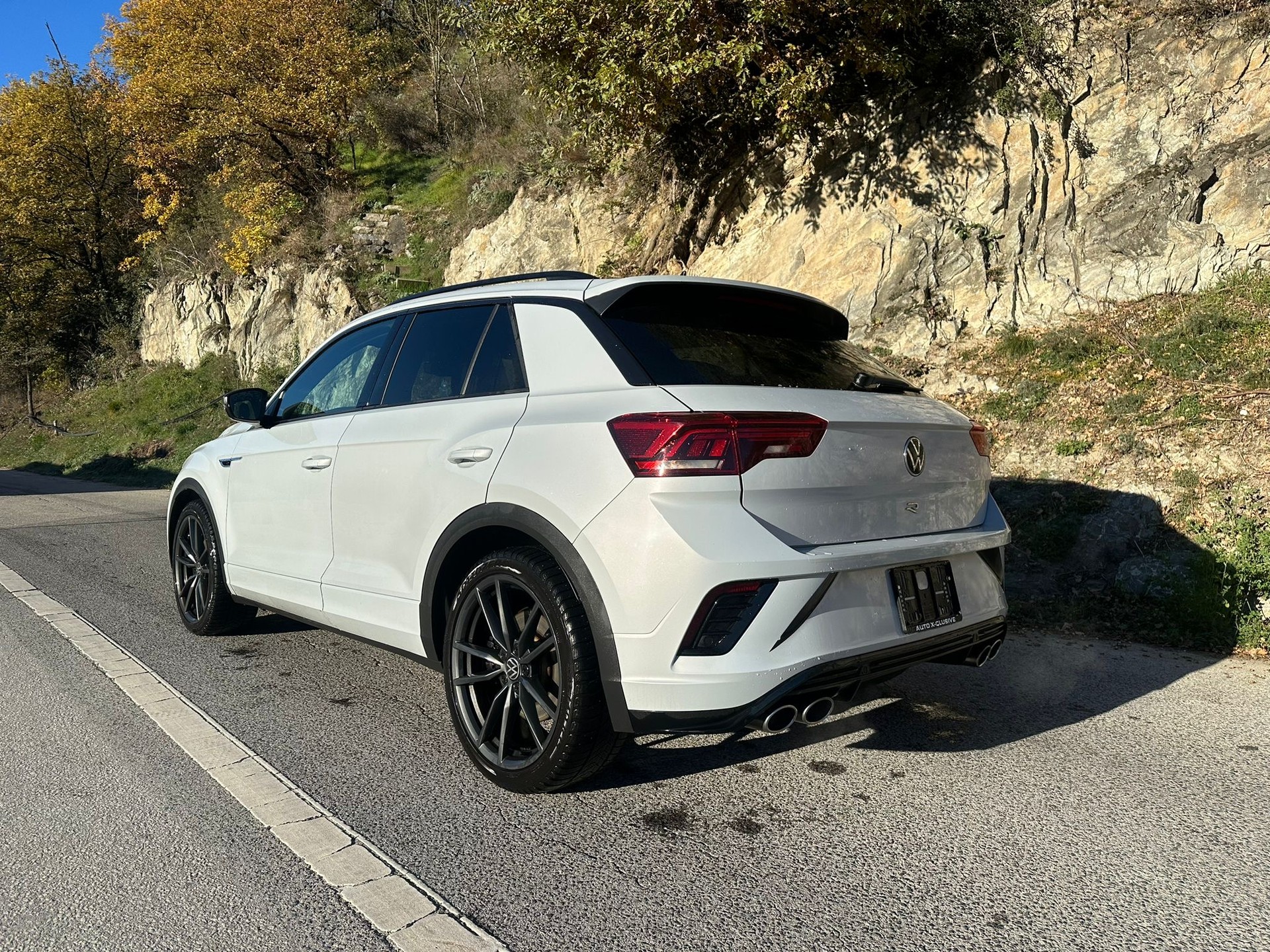 VW T-Roc 2.0 TSI R DSG 4Motion-image-2