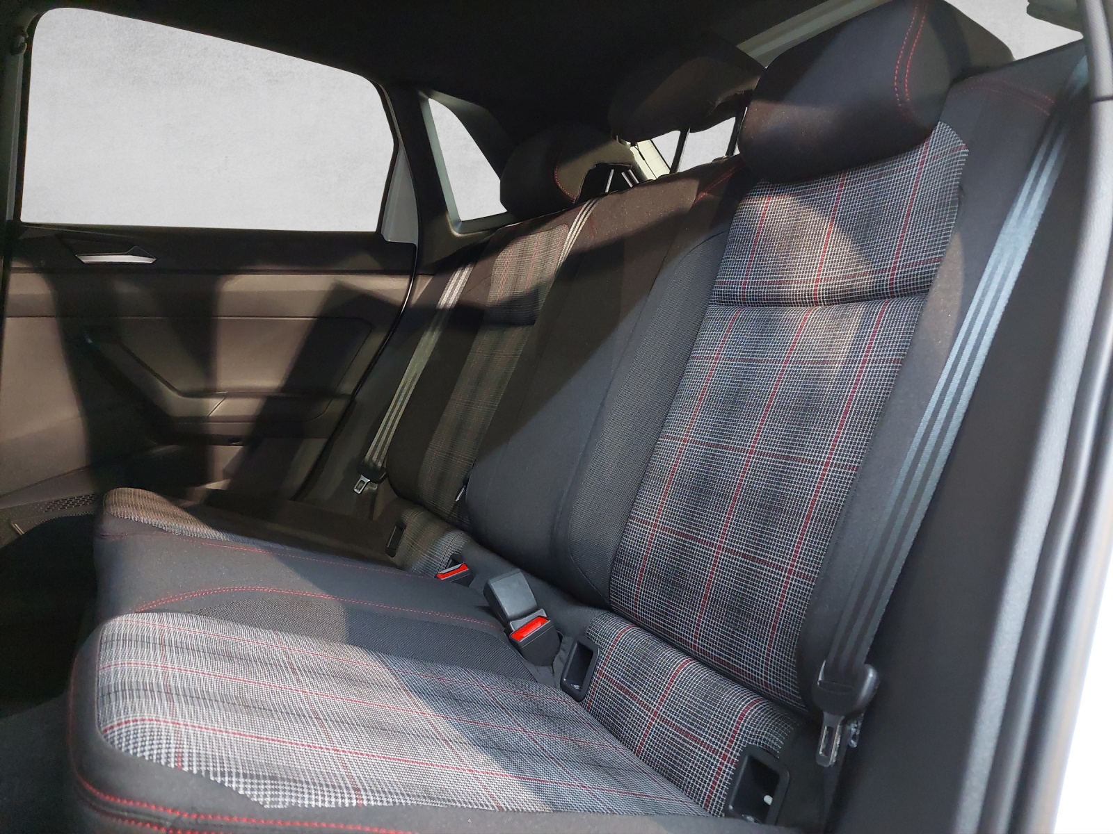 VW Polo 2.0 TSI GTI DSG-image-8