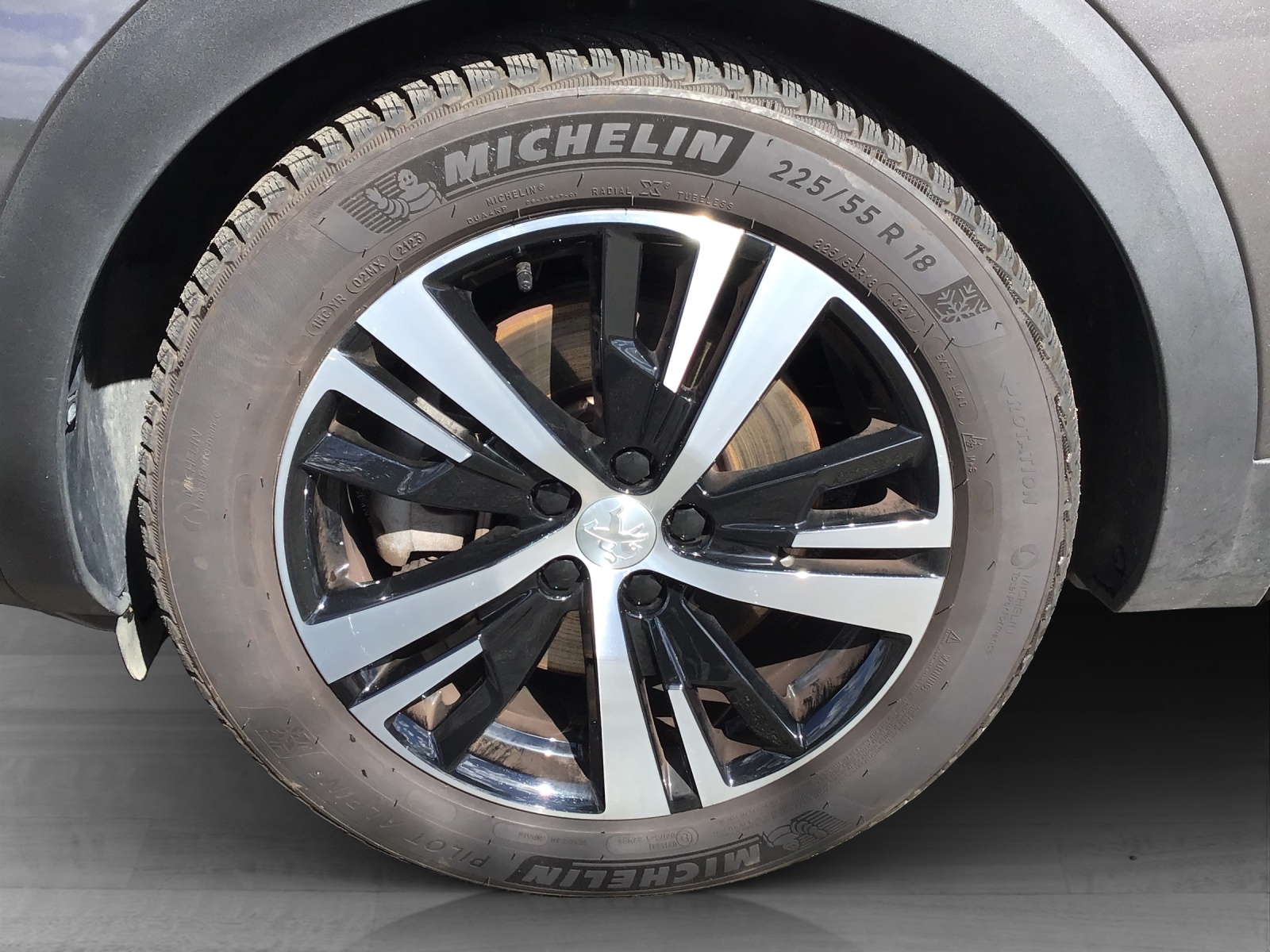 PEUGEOT 3008 300e Hybrid4 GT EAT8-image-15