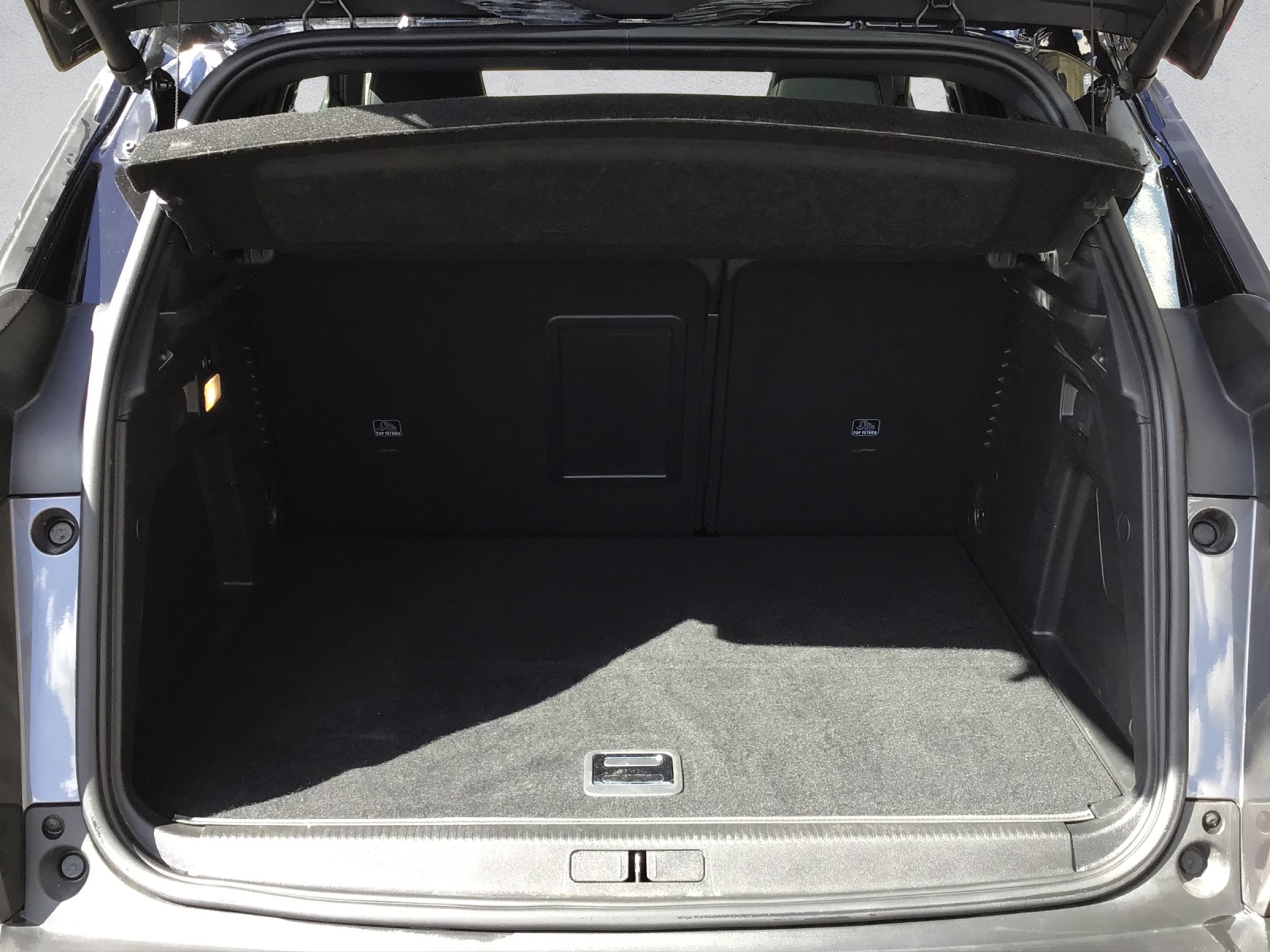 PEUGEOT 3008 300e Hybrid4 GT EAT8-image-14