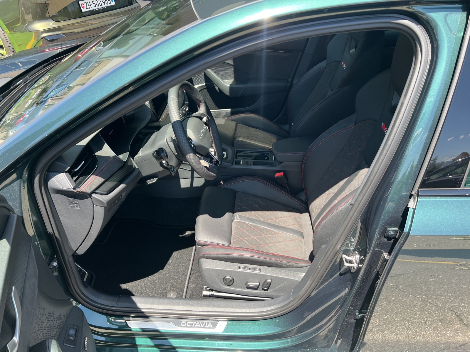 SKODA Octavia Combi 2.0 TSI DSG RS-image-5