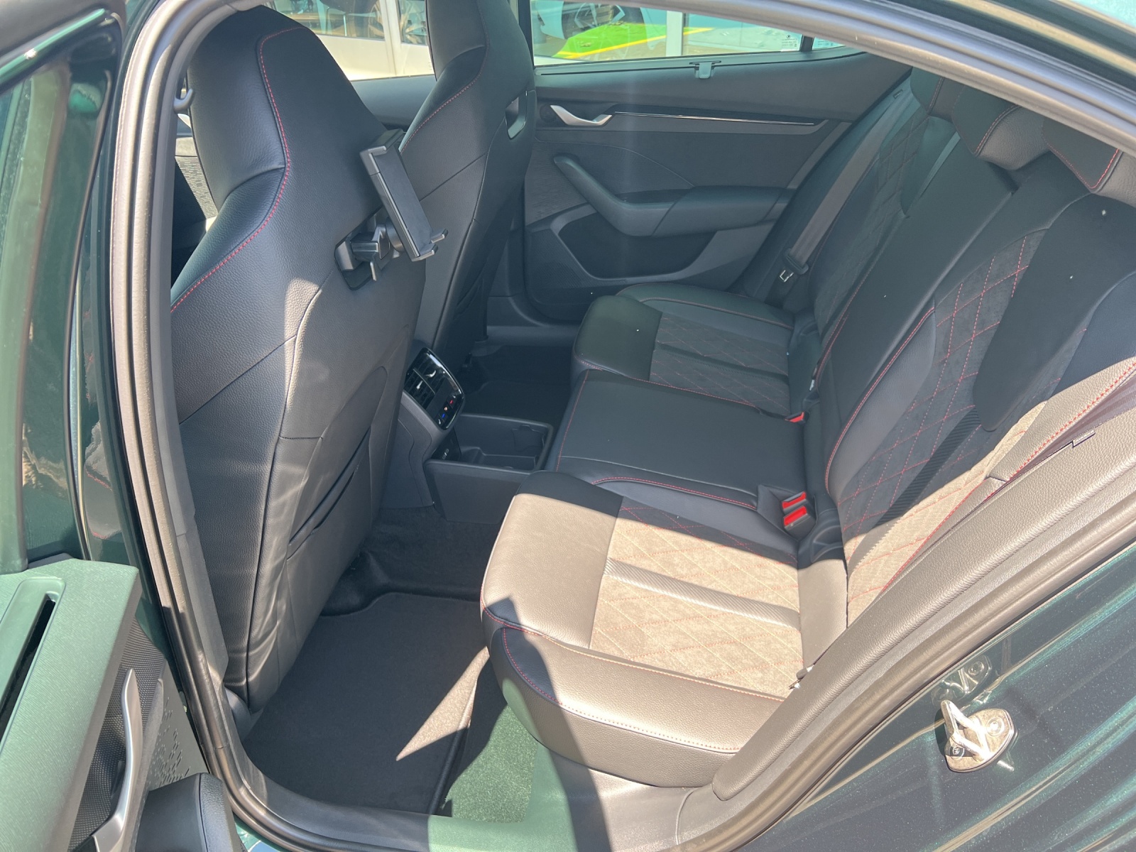 SKODA Octavia Combi 2.0 TSI DSG RS-image-7