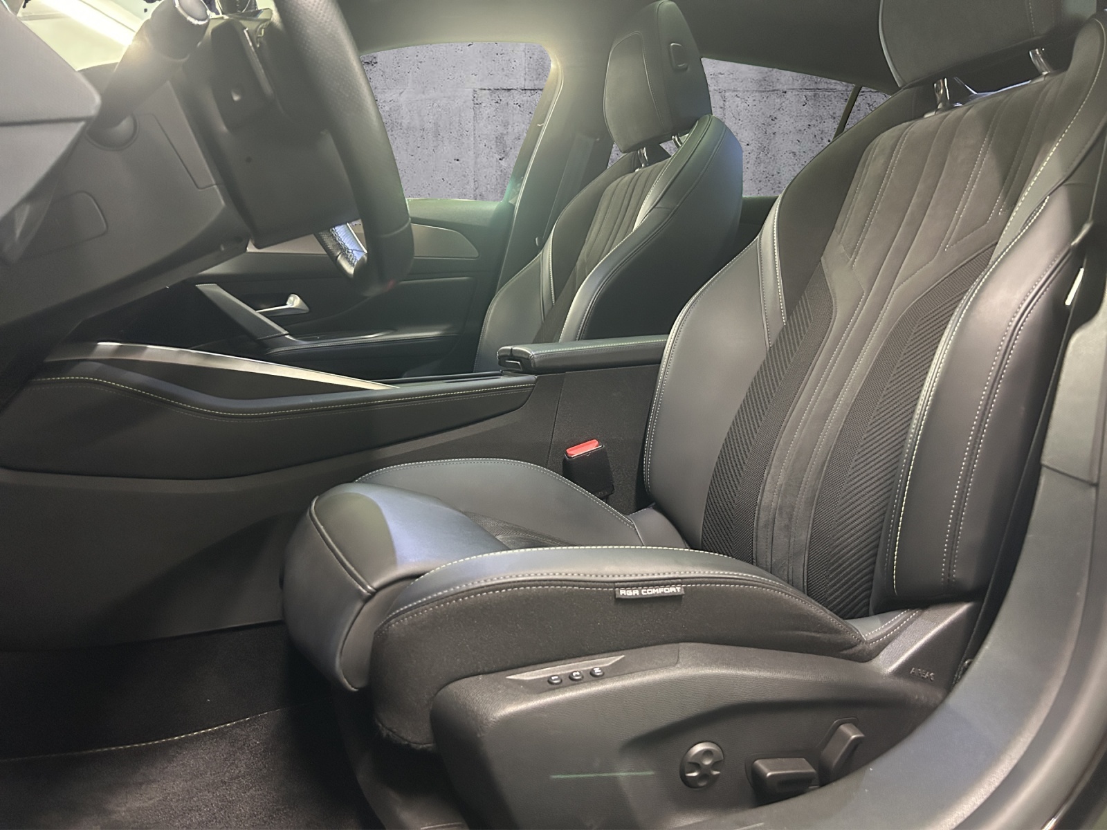 PEUGEOT 408 1.6 PHEV 225 GT-image-7
