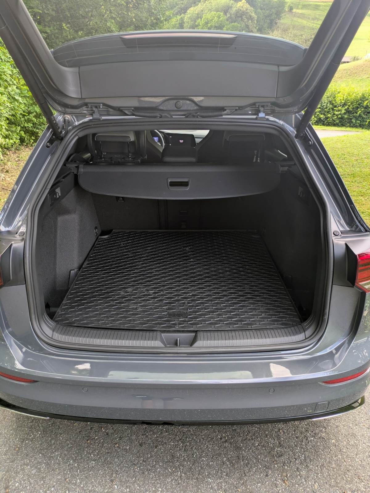 VW Golf Variant 2.0 TDI R-Line DSG-image-5