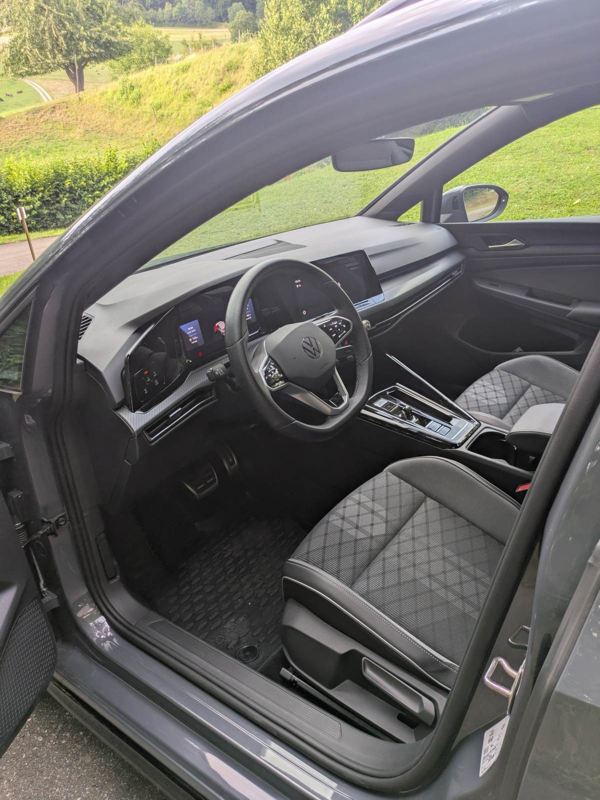 VW Golf Variant 2.0 TDI R-Line DSG-image-4