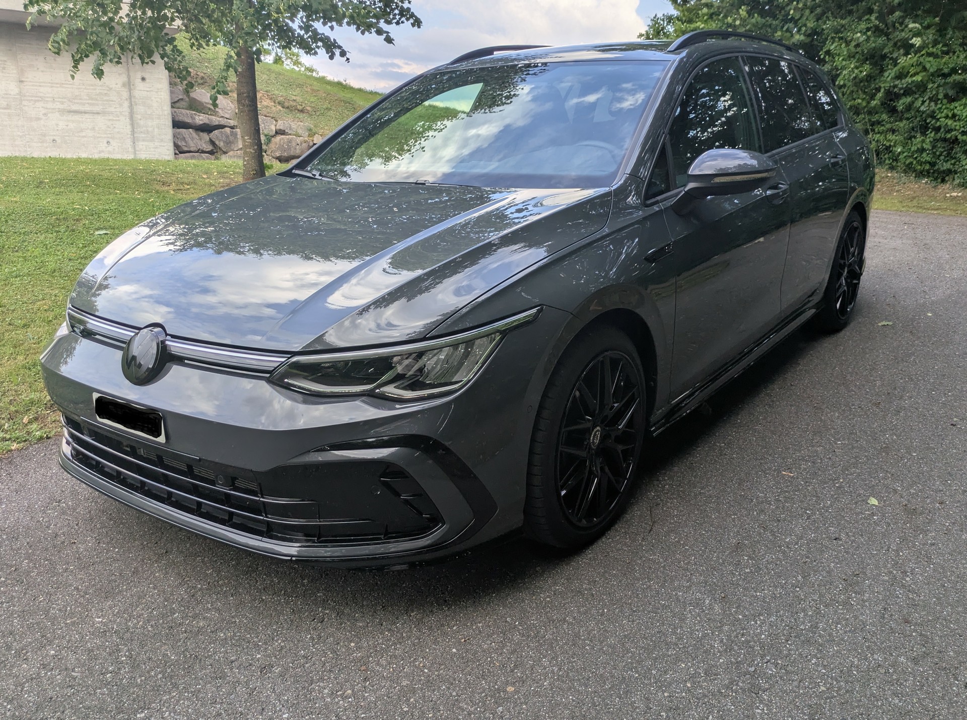 VW Golf Variant 2.0 TDI R-Line DSG-image-0