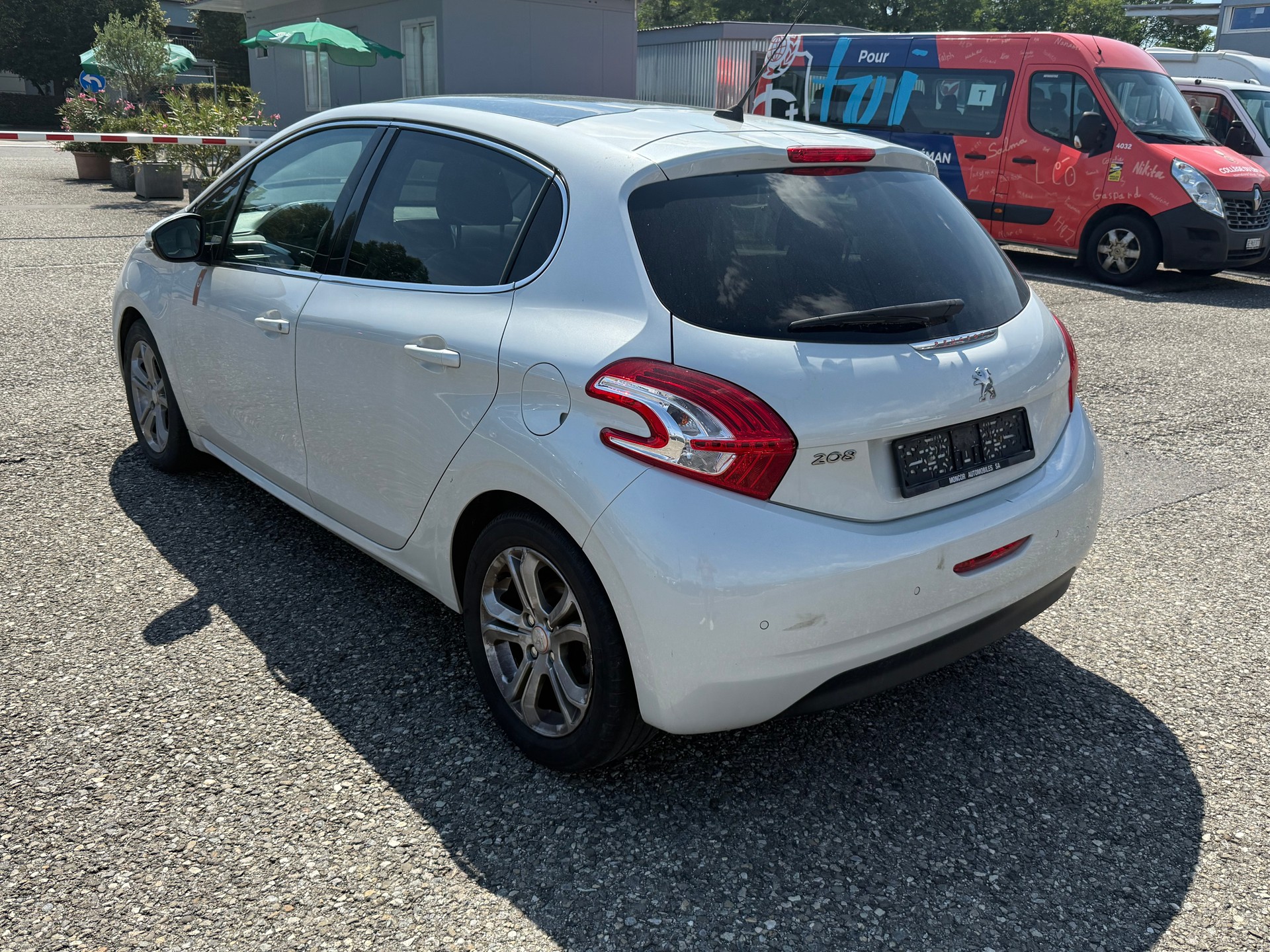 PEUGEOT 208 1.2 THP Allure-image-3