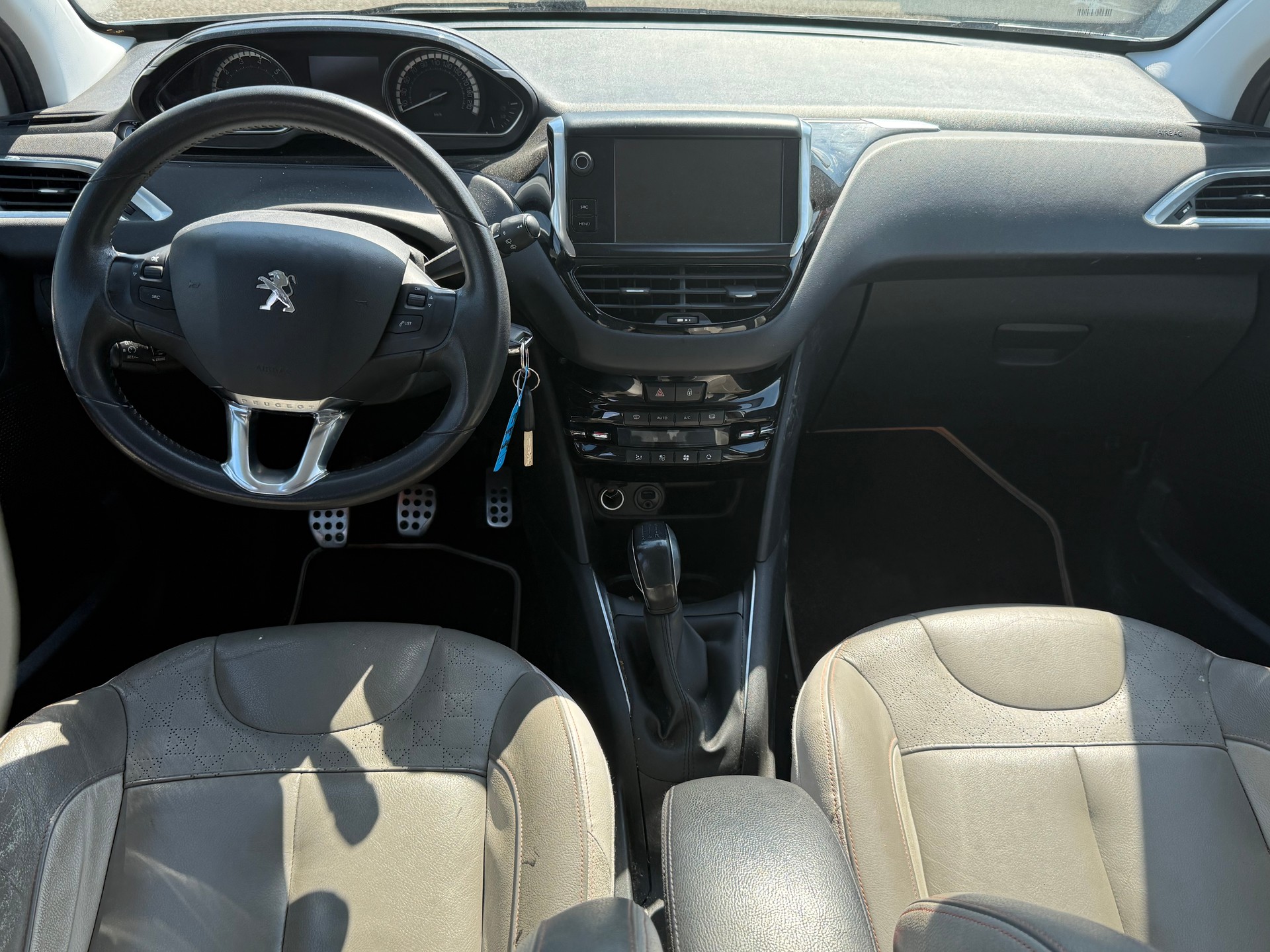 PEUGEOT 208 1.2 THP Allure-image-4