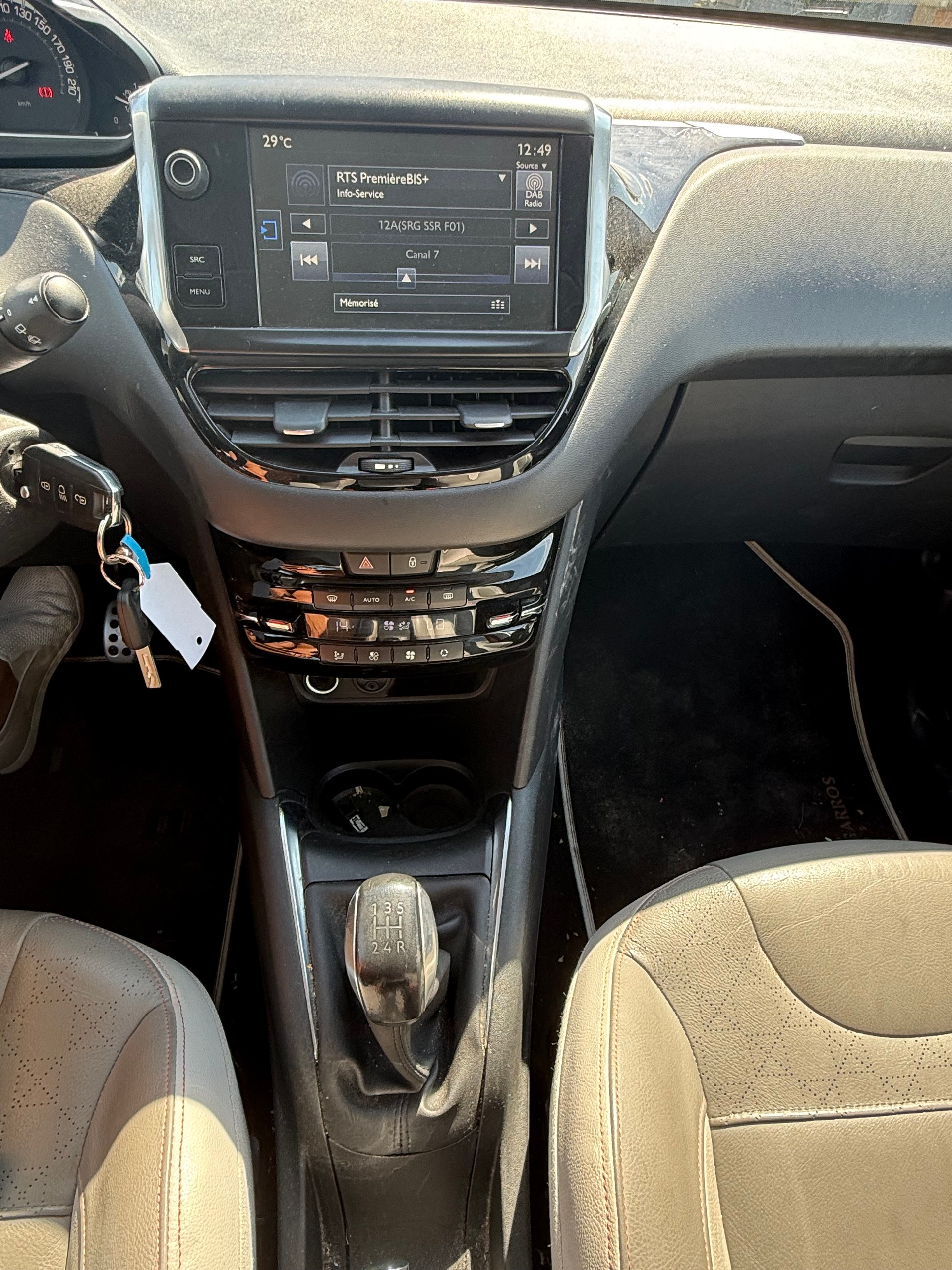 PEUGEOT 208 1.2 THP Allure-image-6