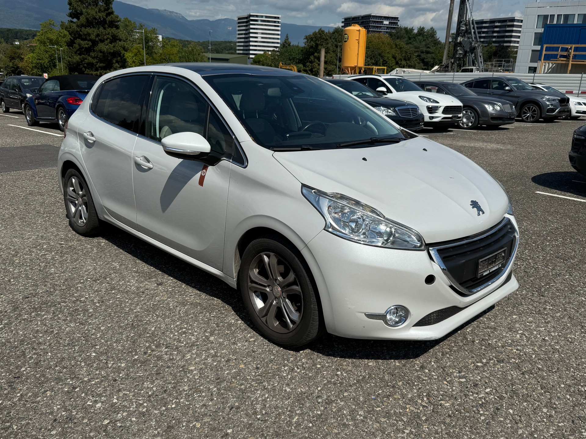 PEUGEOT 208 1.2 THP Allure-image-1
