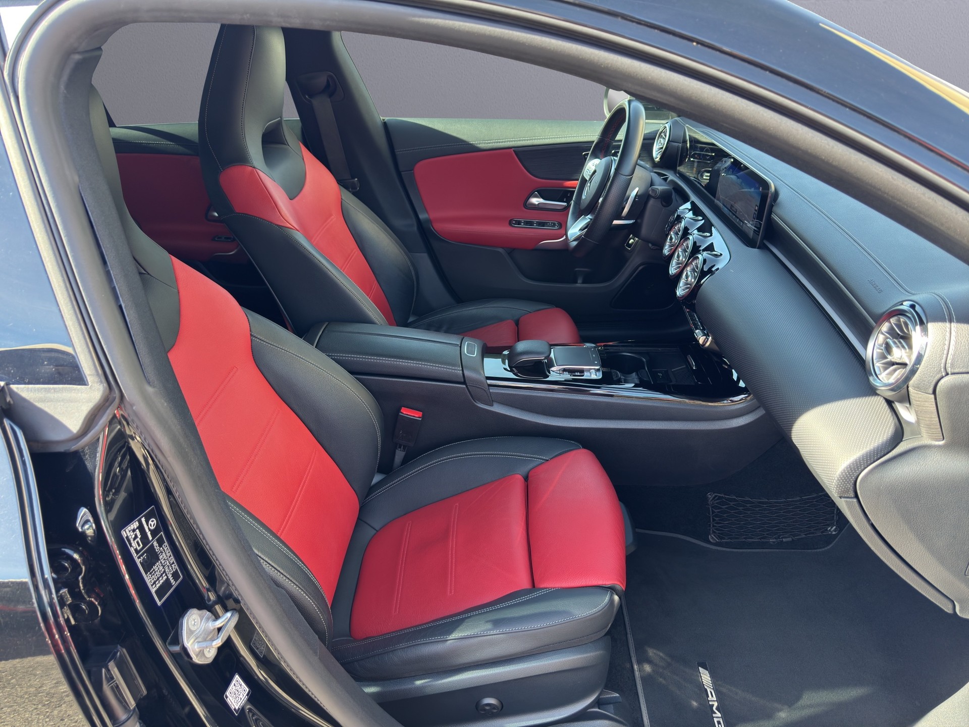 MERCEDES-BENZ CLA 250 4Matic AMG Line 7G-DCT-image-15