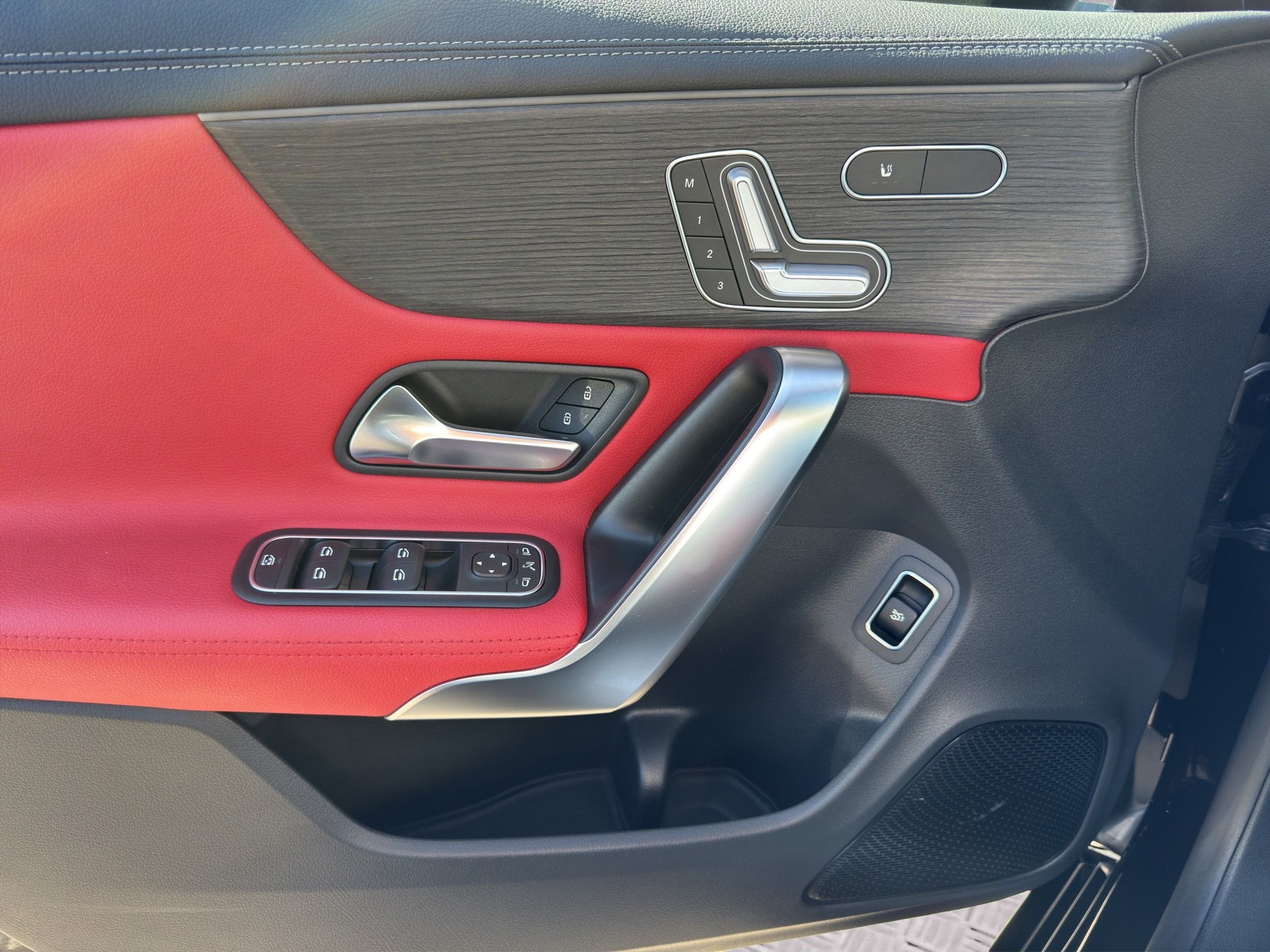 MERCEDES-BENZ CLA 250 4Matic AMG Line 7G-DCT-image-9