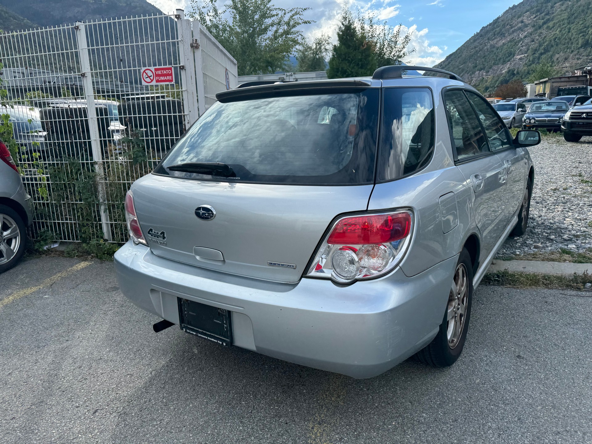 SUBARU Impreza 1.5R Swiss De Luxe-image-11