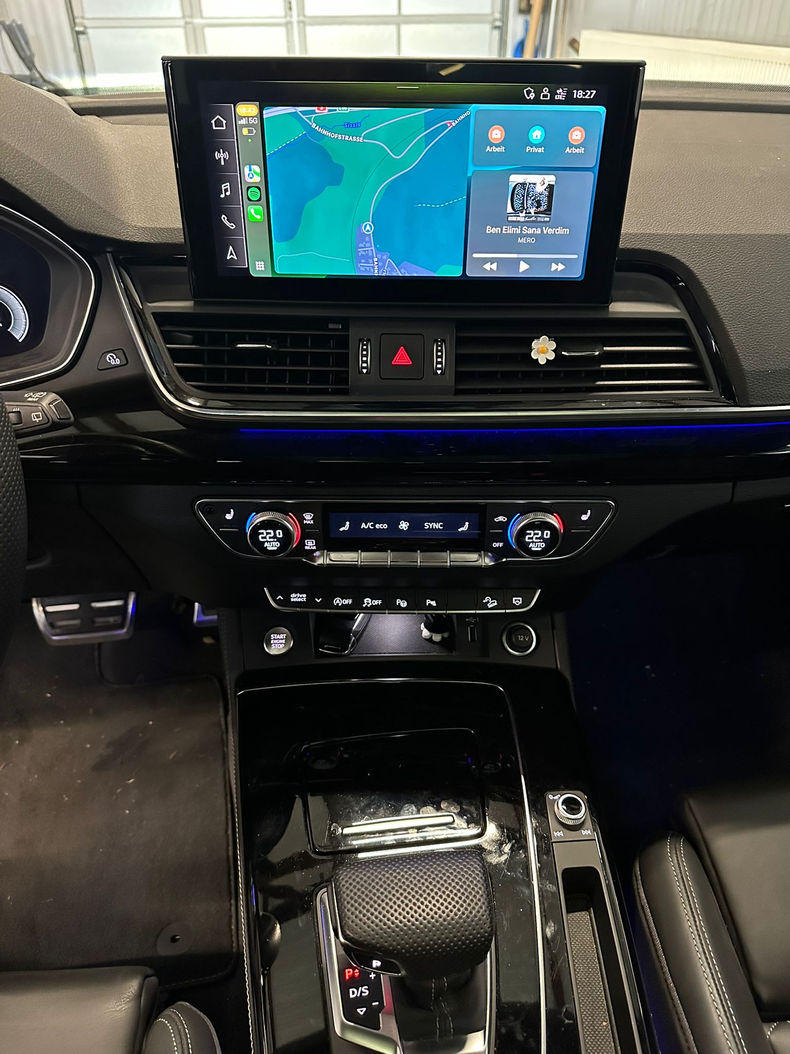AUDI Q5 40 TDI Black Edition quattro S-tronic-image-3
