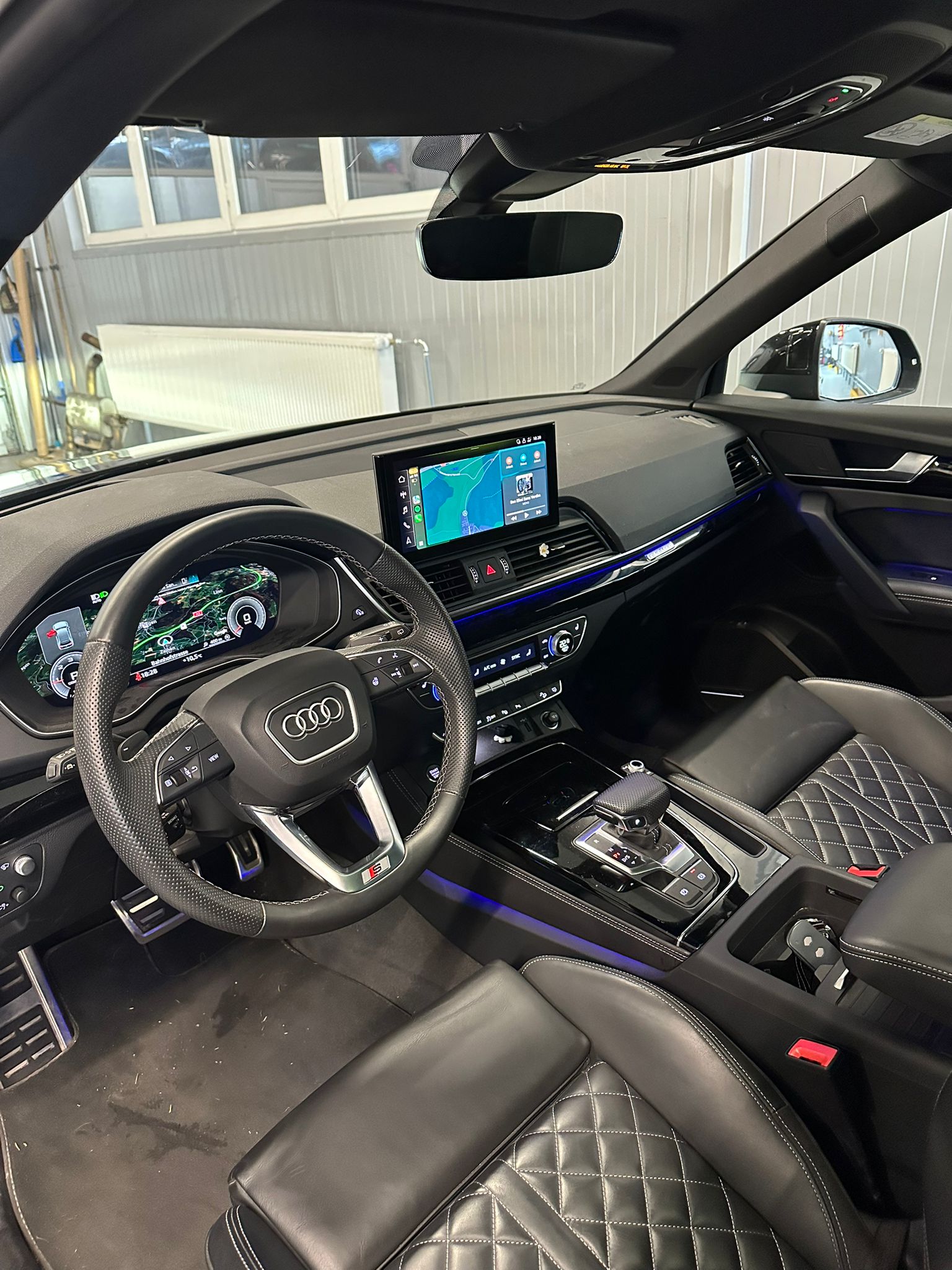 AUDI Q5 40 TDI Black Edition quattro S-tronic-image-6