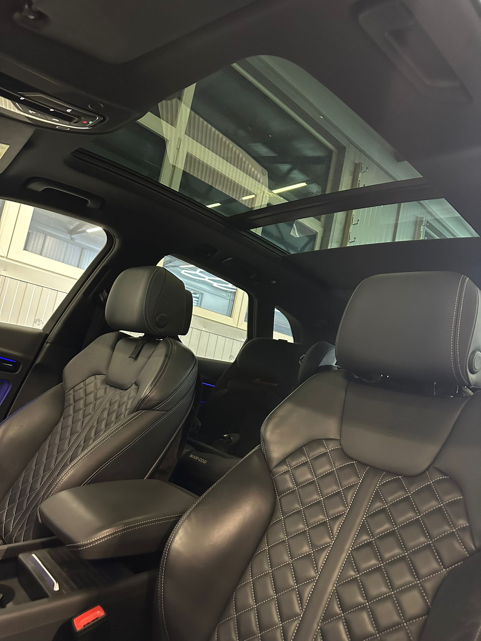 AUDI Q5 40 TDI Black Edition quattro S-tronic-image-5