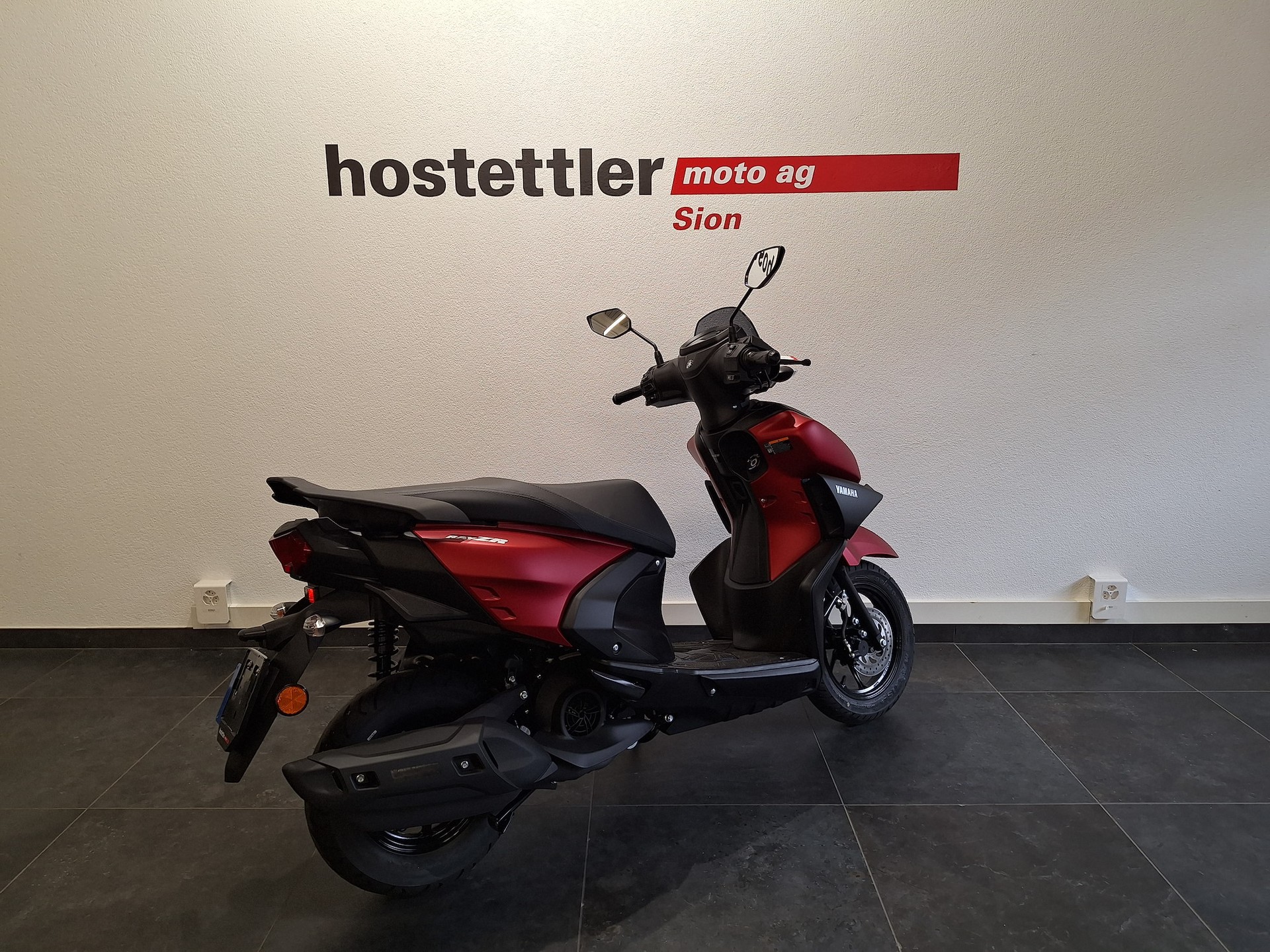 YAMAHA RayZR-showroom-element-1