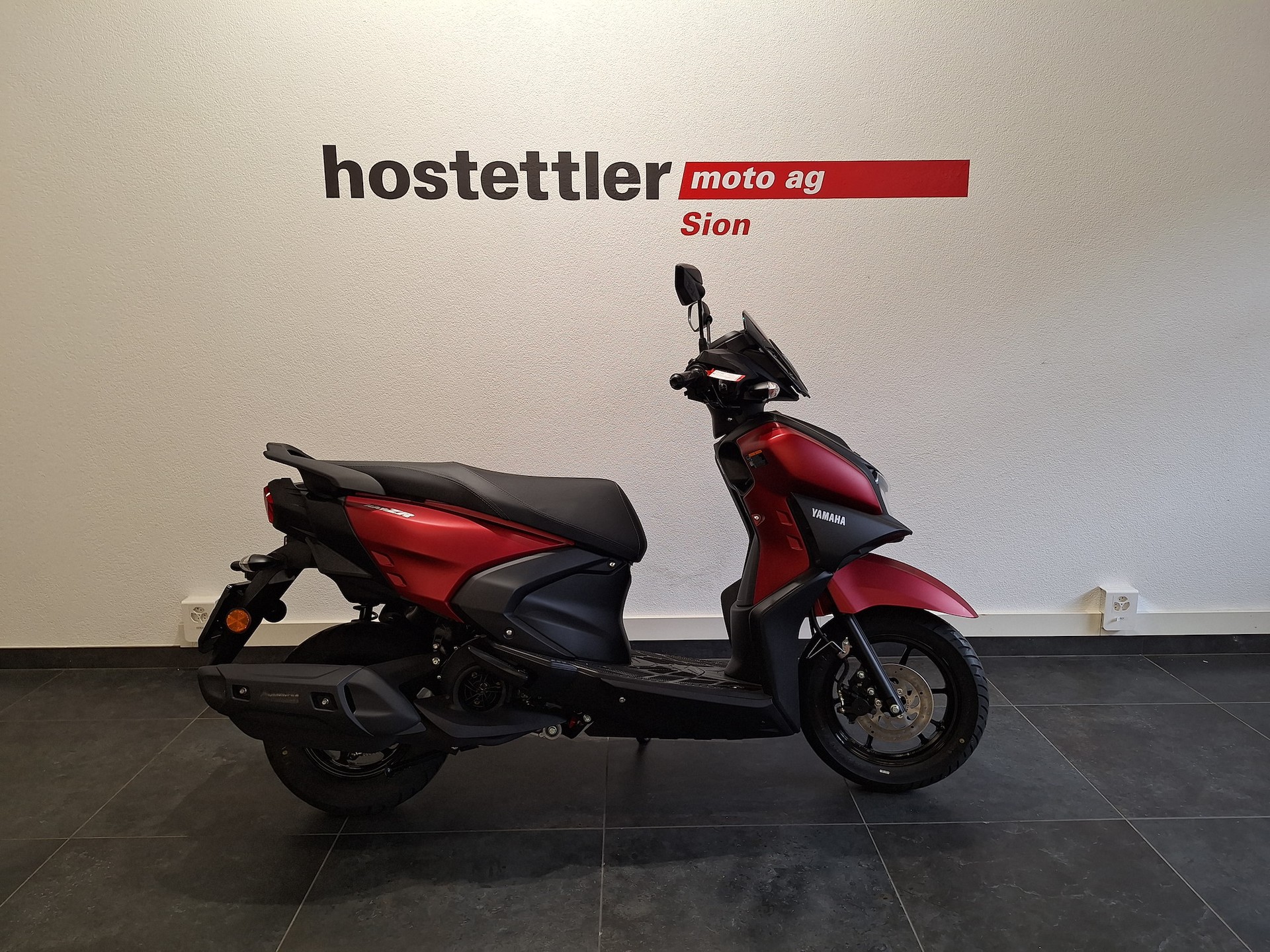YAMAHA RayZR-showroom-element-2