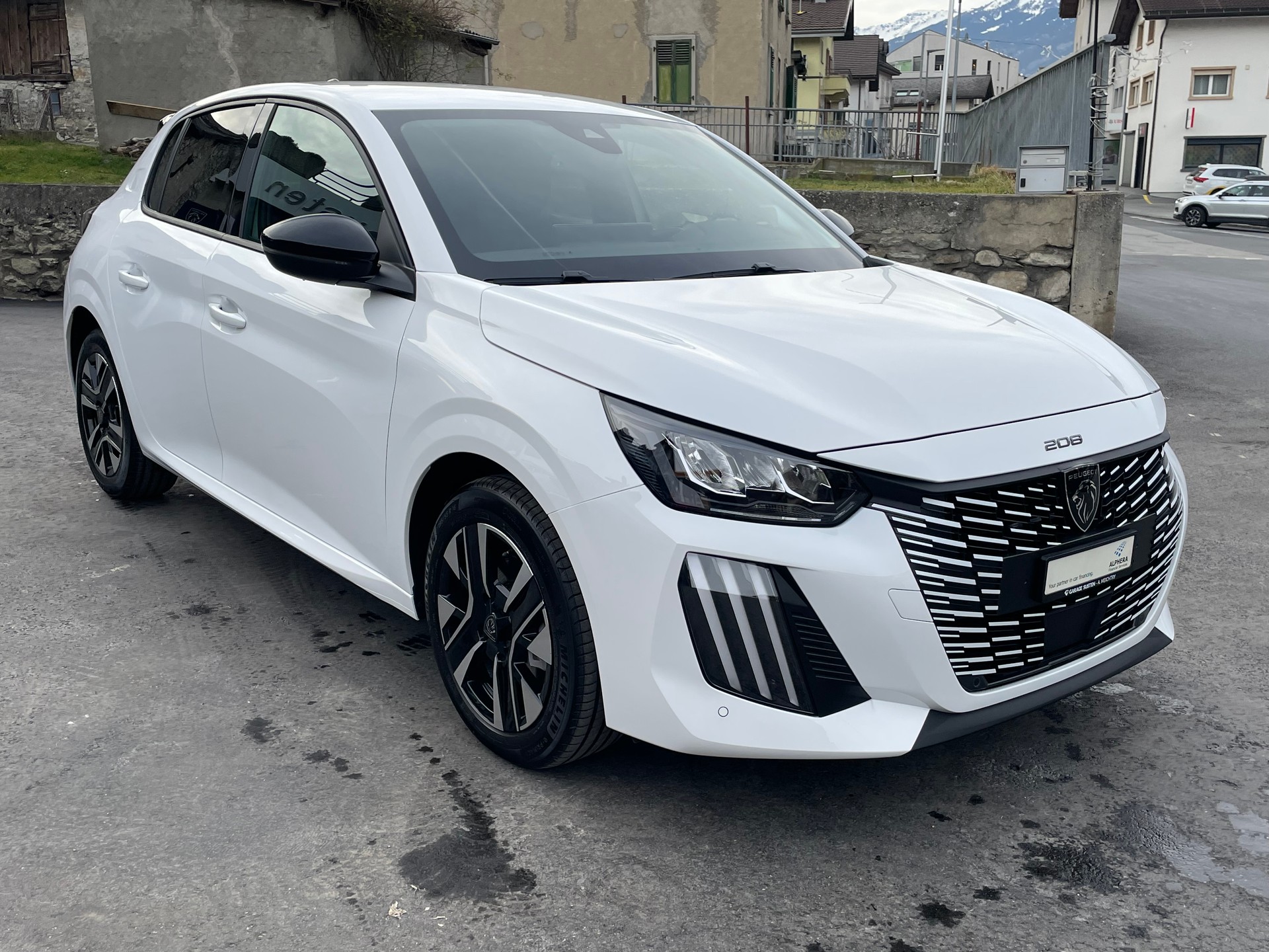 PEUGEOT 208 1.2 MHEV 110 Allure Premium-image-6