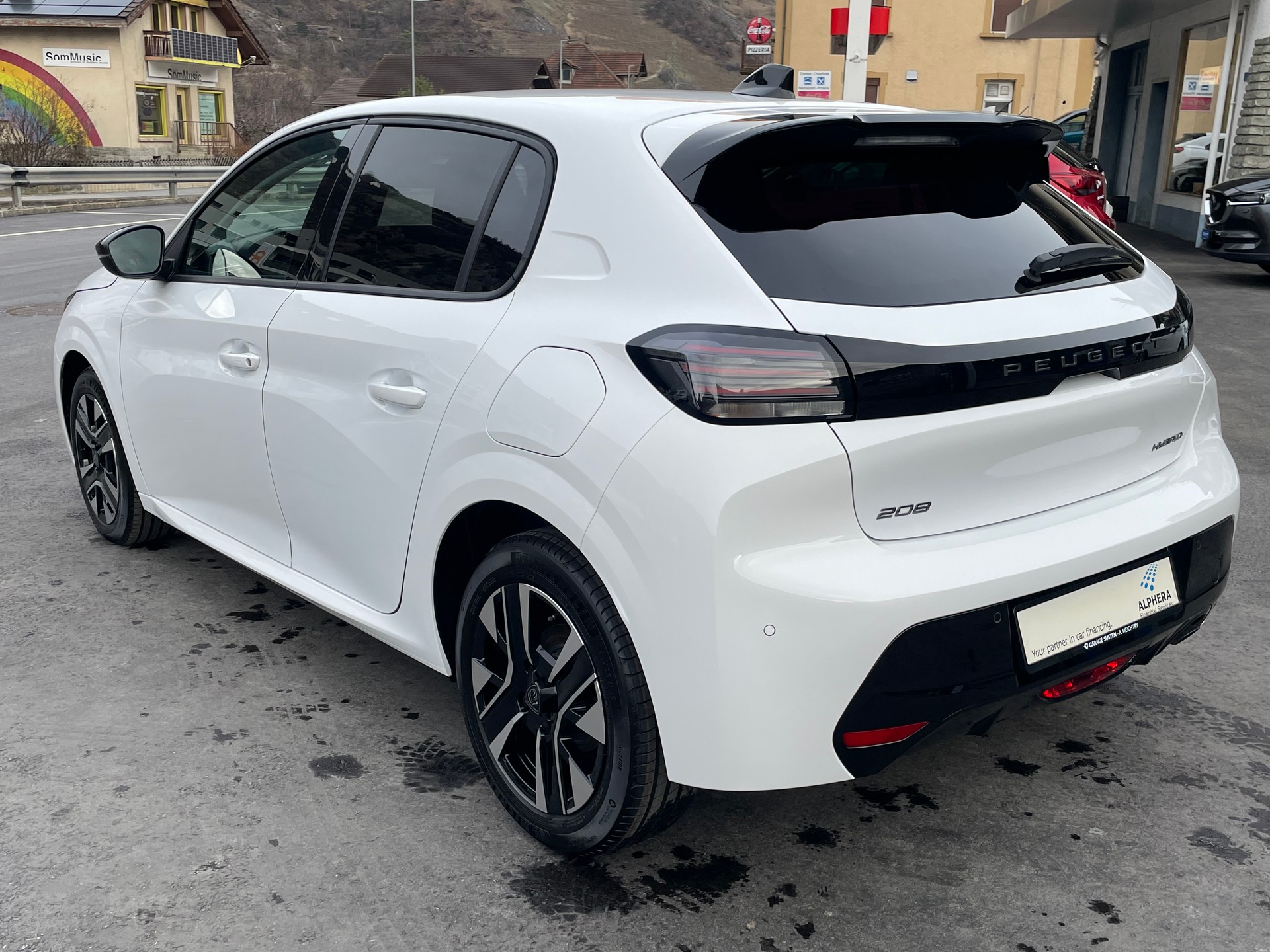 PEUGEOT 208 1.2 MHEV 110 Allure Premium-image-2