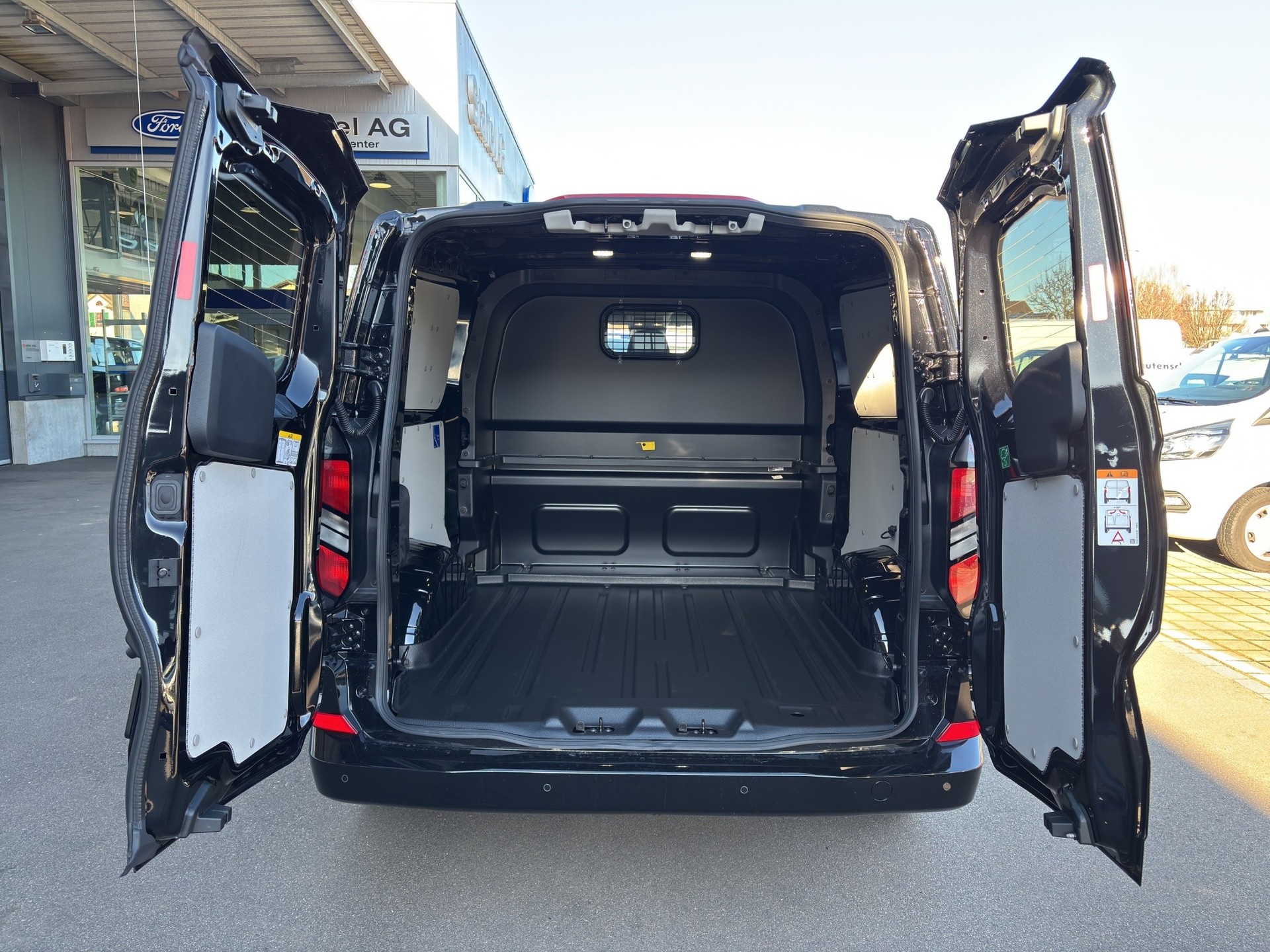 FORD Transit C DKab. Van 320 L2 2.0 EcoBlue 136 Limited-image-8
