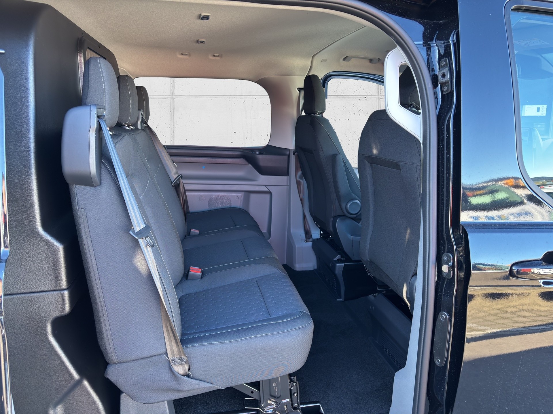 FORD Transit C DKab. Van 320 L2 2.0 EcoBlue 136 Limited-image-10