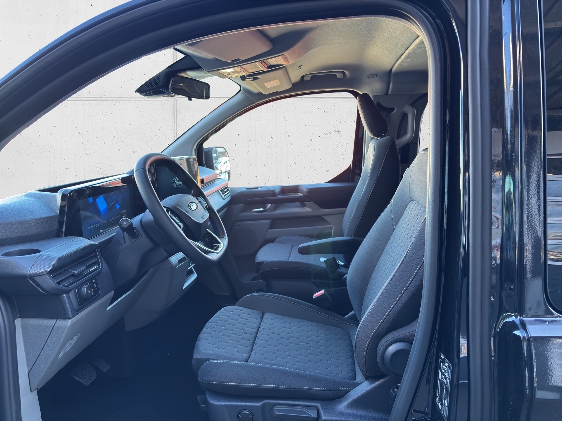 FORD Transit C DKab. Van 320 L2 2.0 EcoBlue 136 Limited-image-11