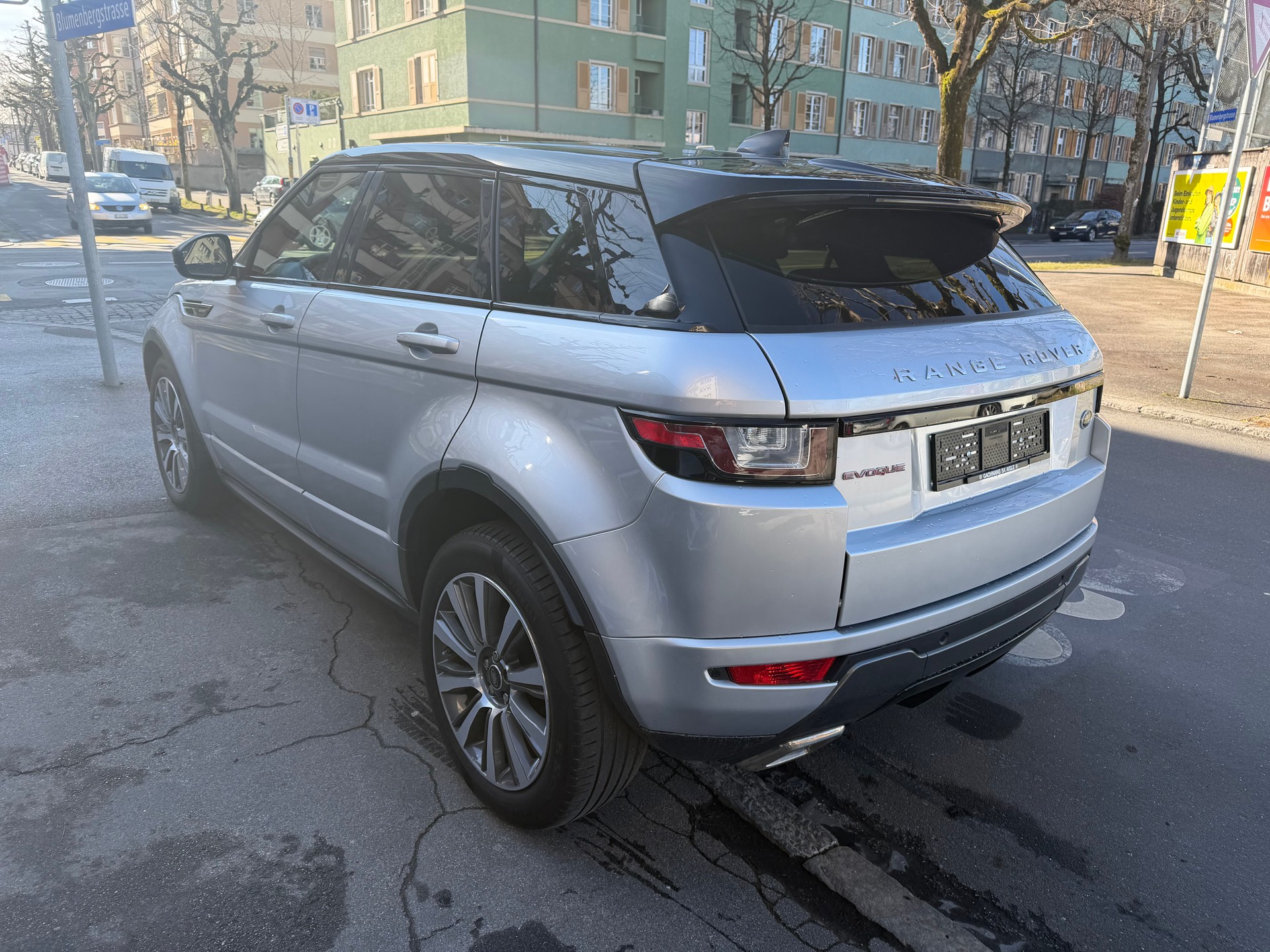 LAND ROVER Range Rover Evoque 2.0 TD4 SE Dynamic AT9-image-3