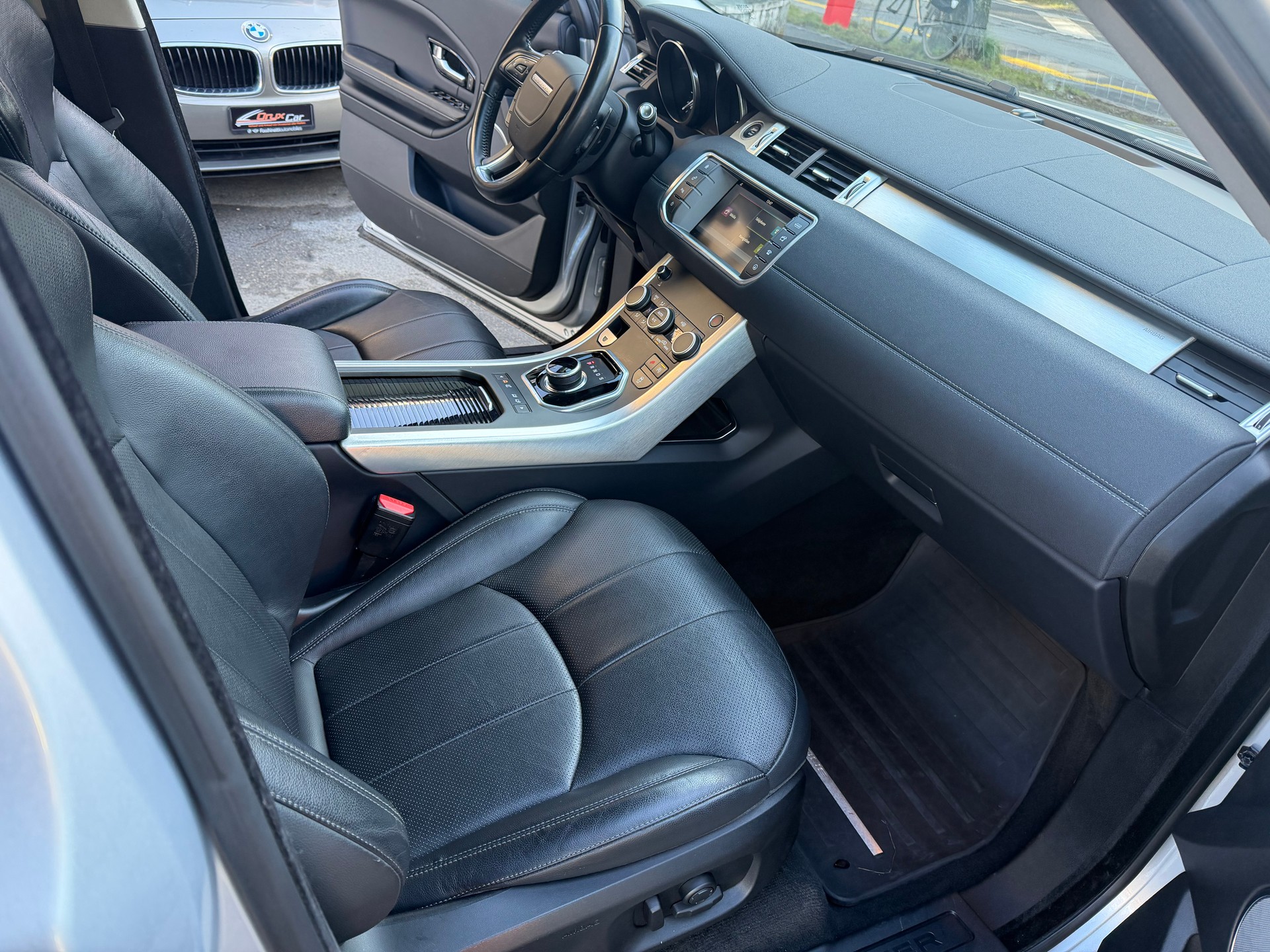 LAND ROVER Range Rover Evoque 2.0 TD4 SE Dynamic AT9-image-10