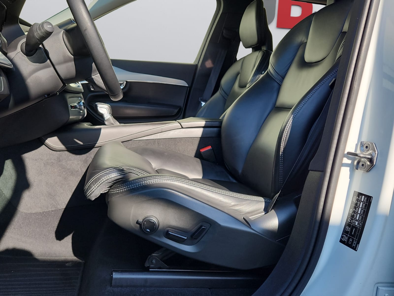 VOLVO XC90 D5 AWD Inscription Geartronic-image-7