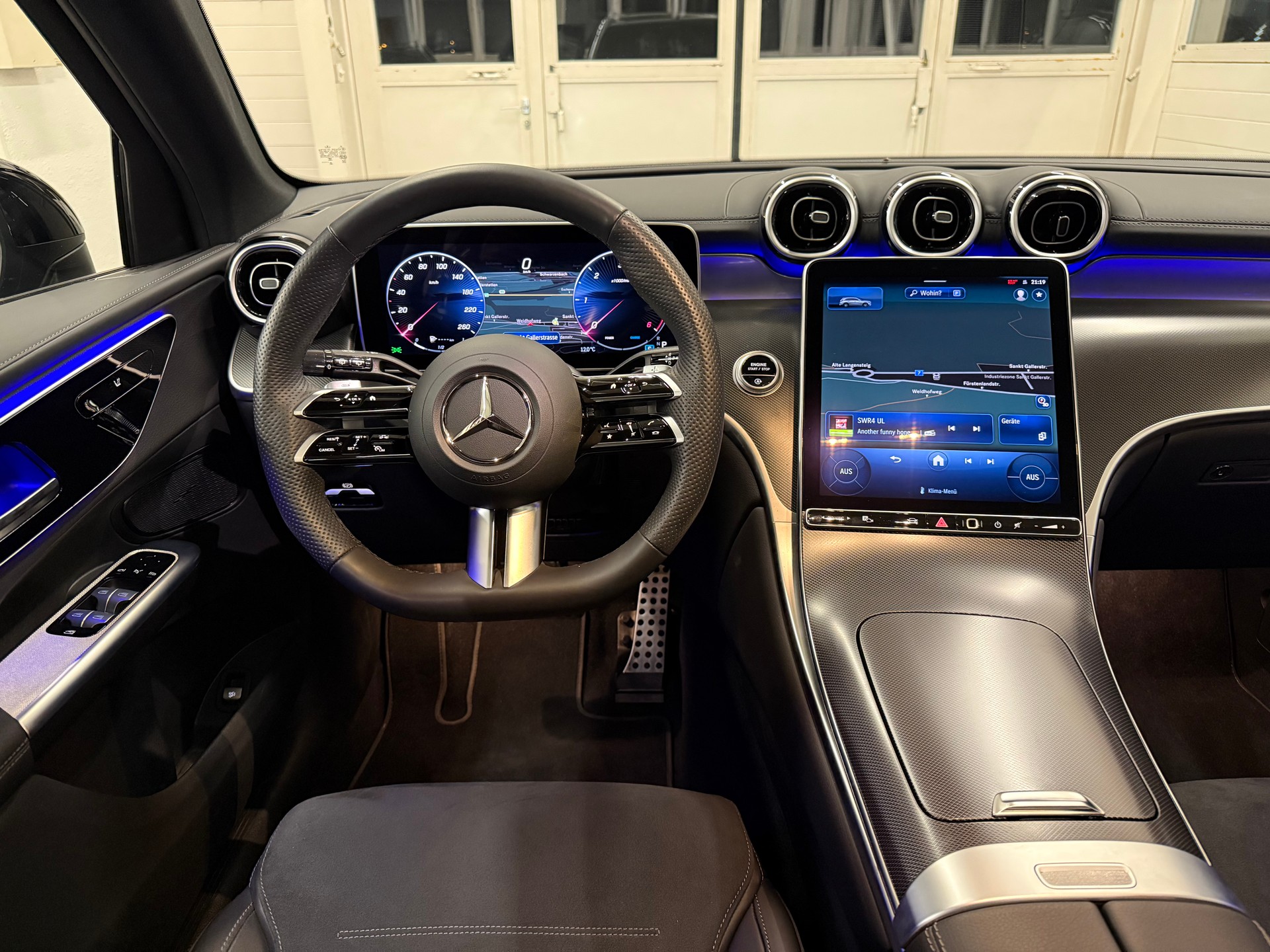 MERCEDES-BENZ GLC 220 d AMG Line 4matic-image-5