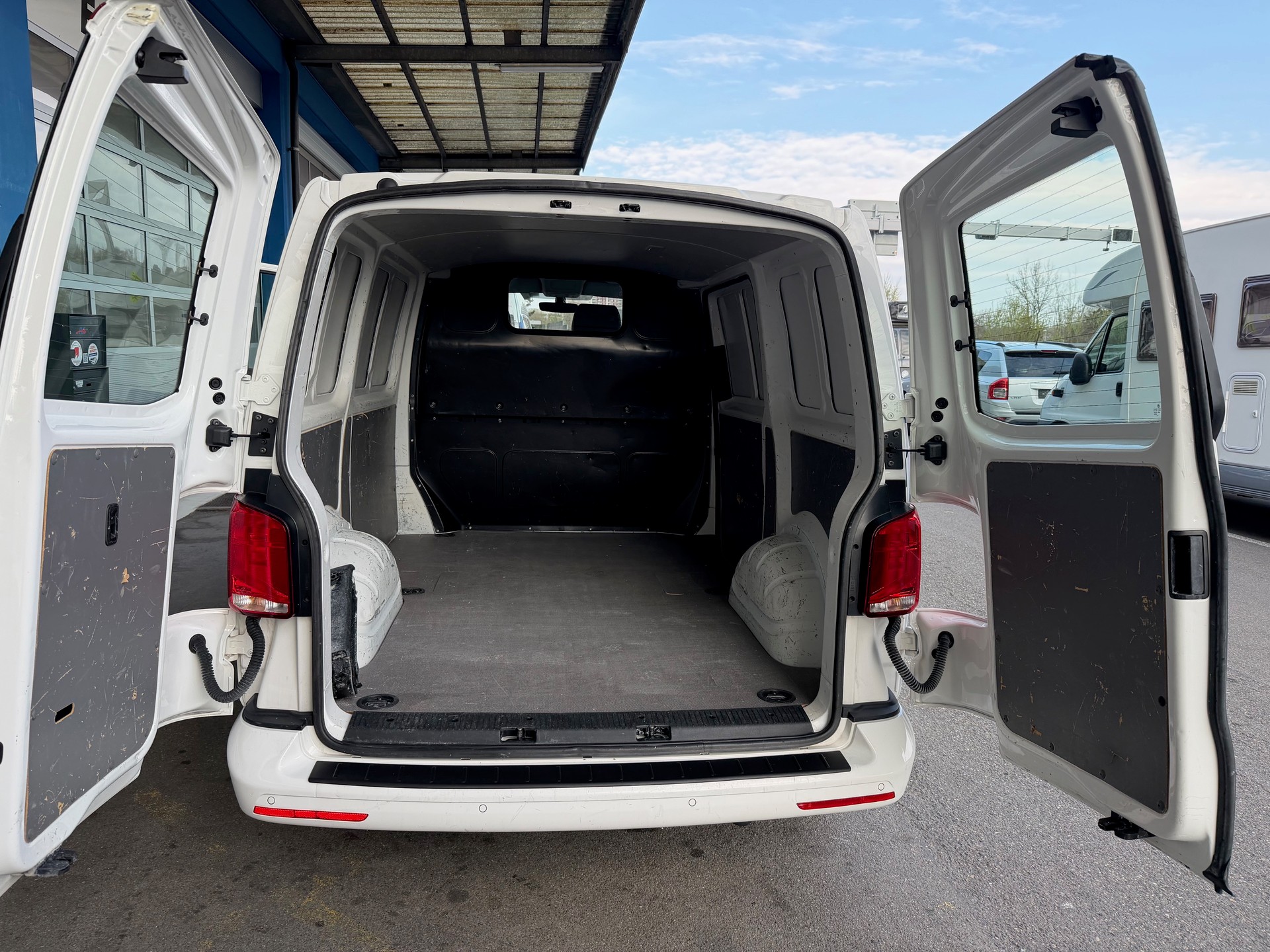 VW T6.1 2.0 TDI DSG-image-10