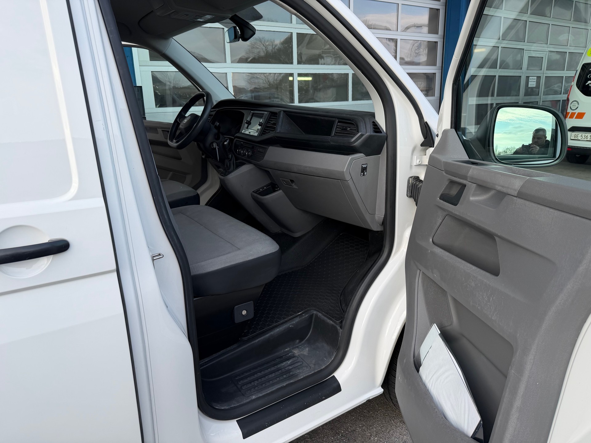 VW T6.1 2.0 TDI DSG-image-12