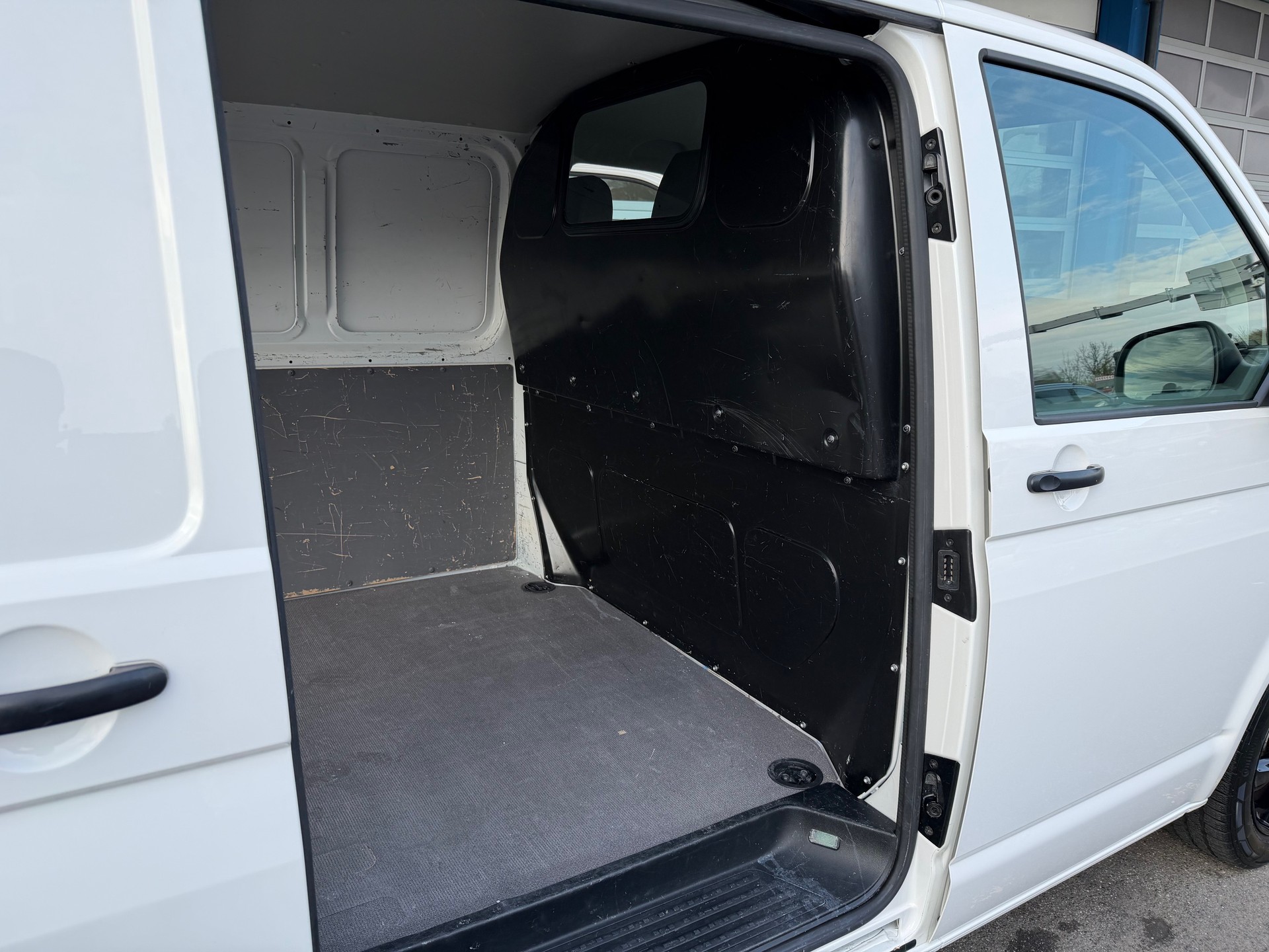 VW T6.1 2.0 TDI DSG-image-11