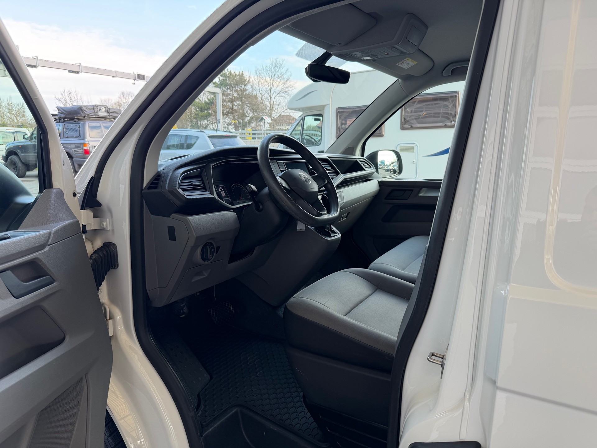 VW T6.1 2.0 TDI DSG-image-8