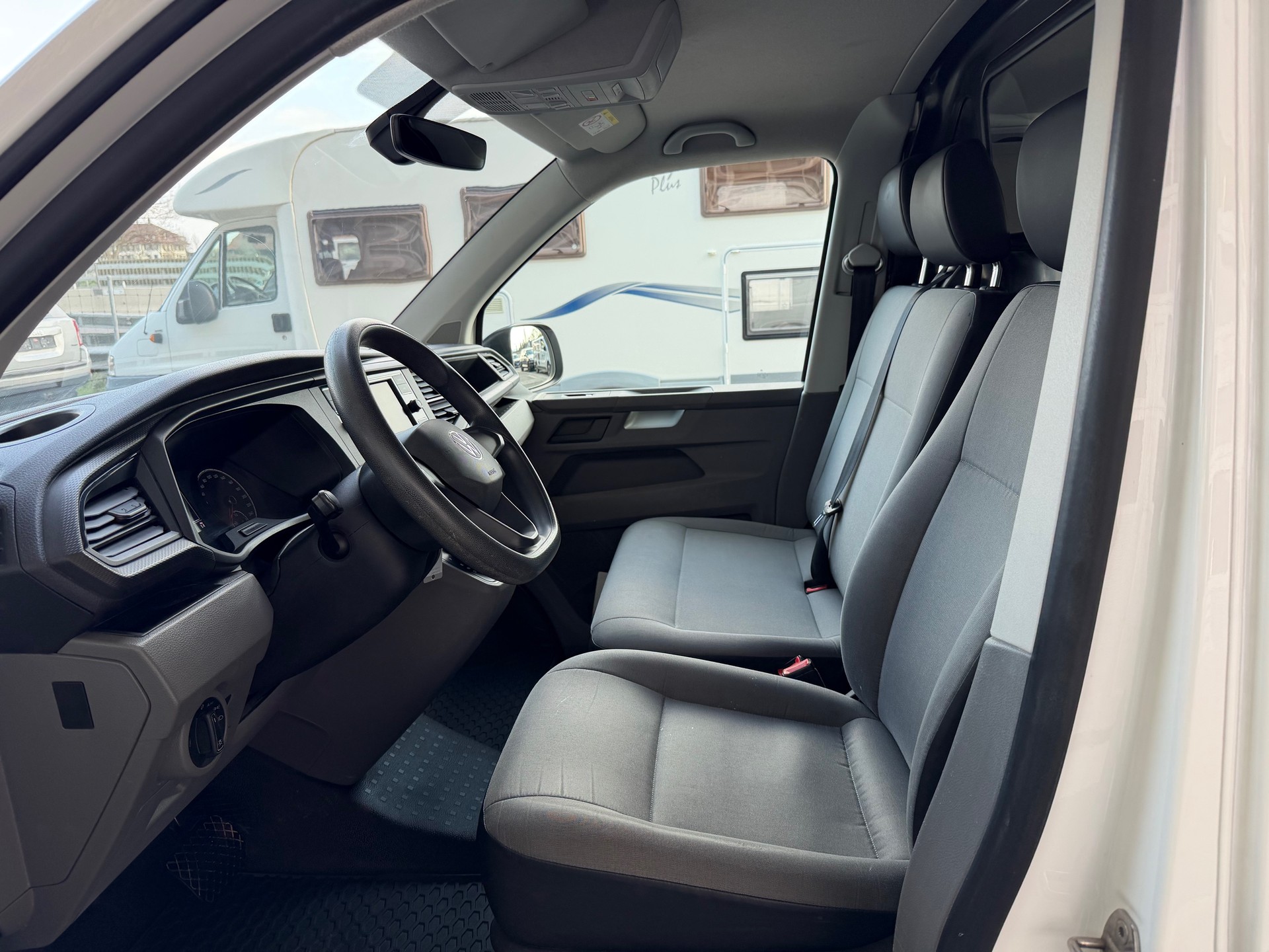 VW T6.1 2.0 TDI DSG-image-9