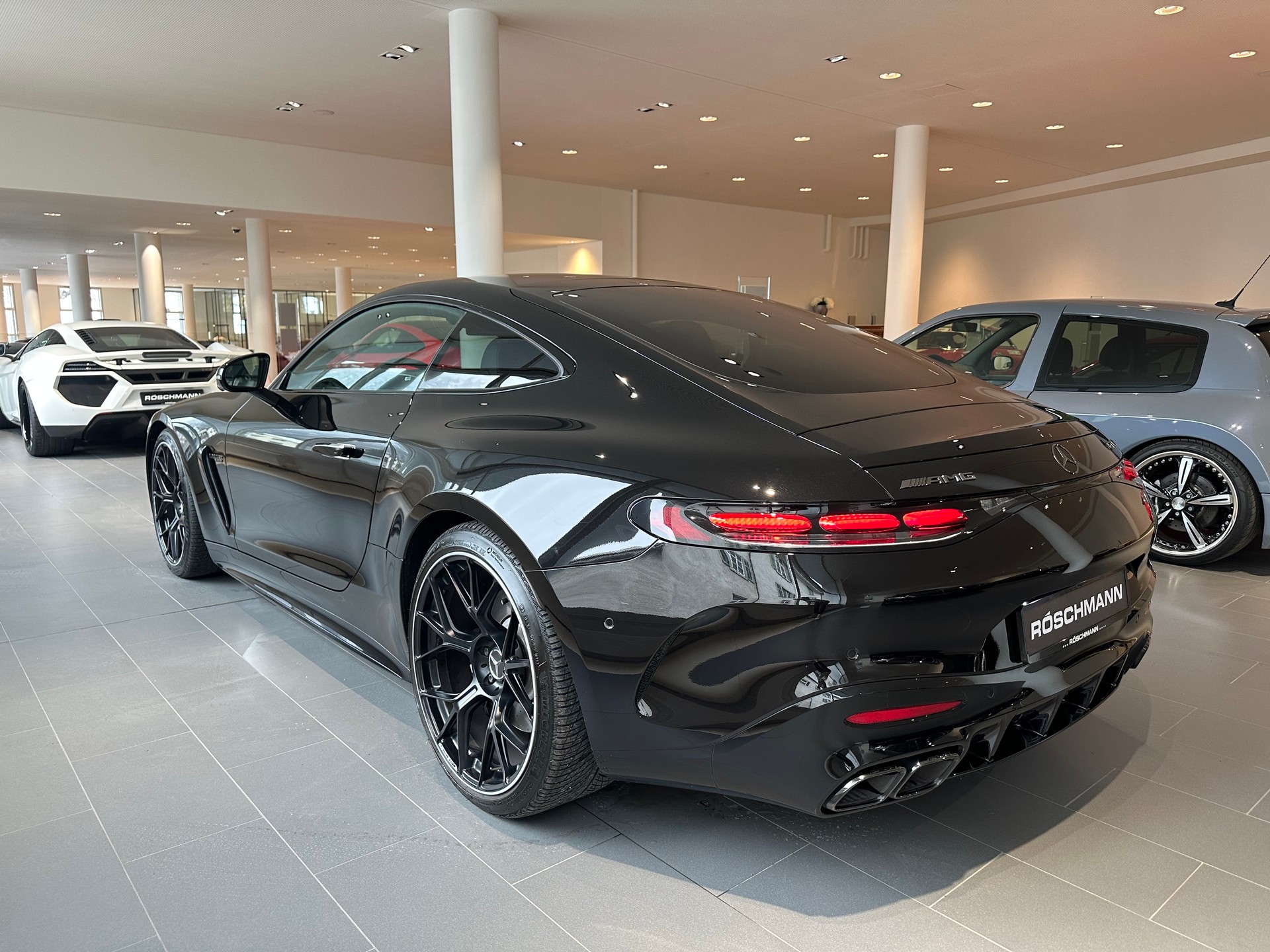 MERCEDES-BENZ AMG GT 63 4Matic+ Executive Edition-showroom-element-3