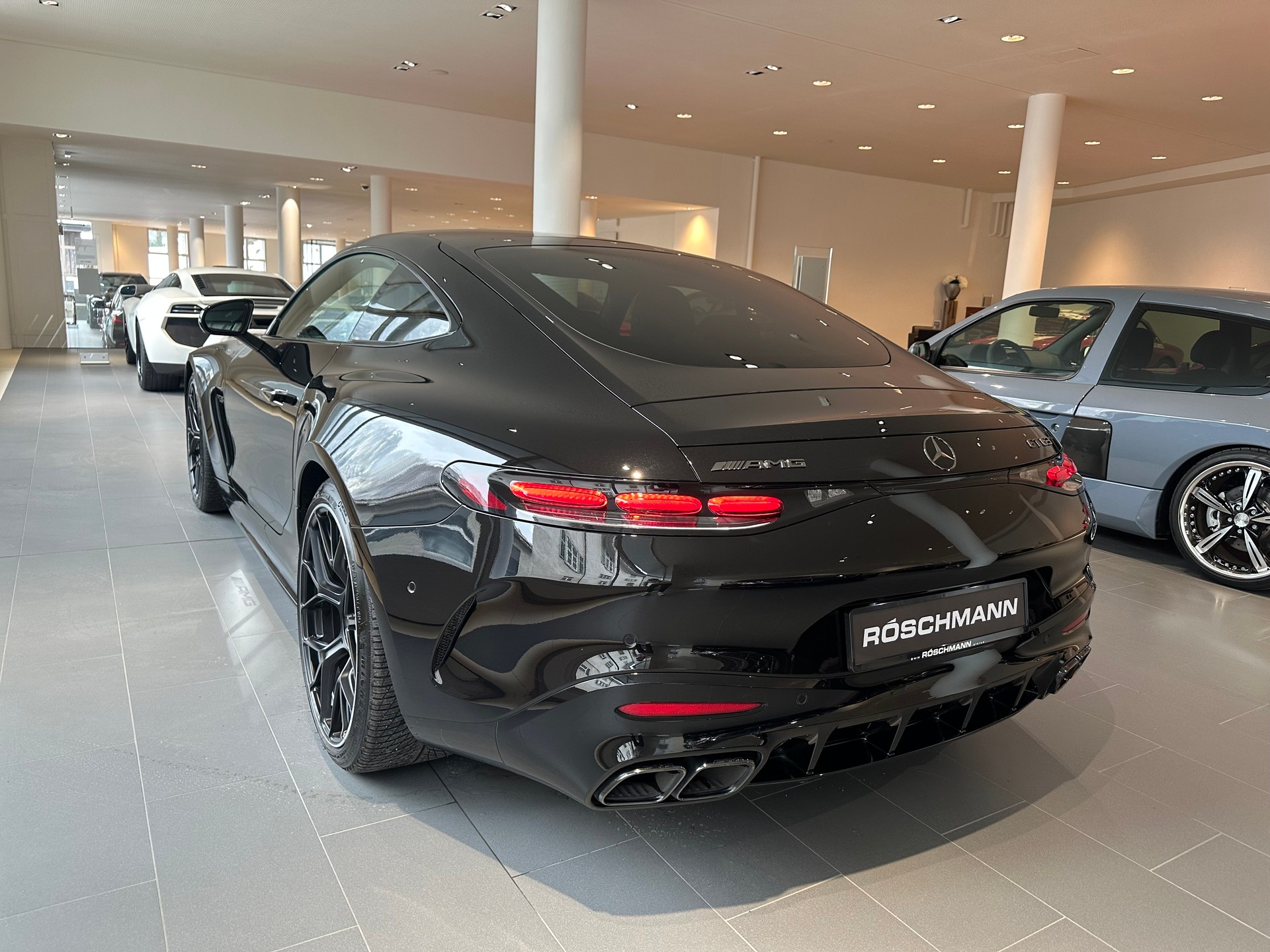 MERCEDES-BENZ AMG GT 63 4Matic+ Executive Edition-image-5