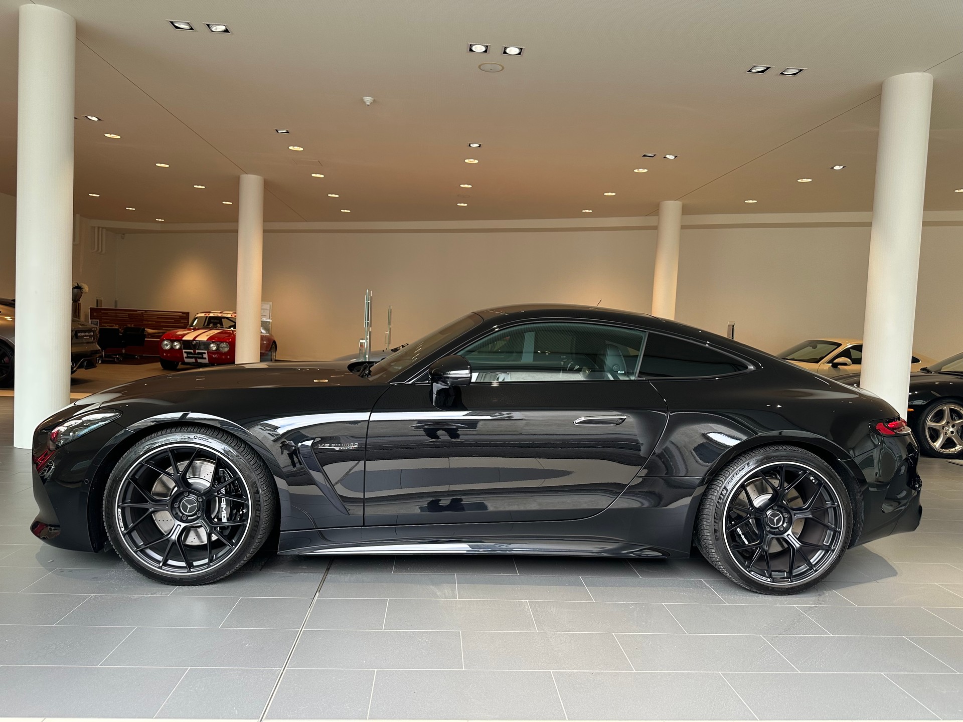 MERCEDES-BENZ AMG GT 63 4Matic+ Executive Edition-showroom-element-1