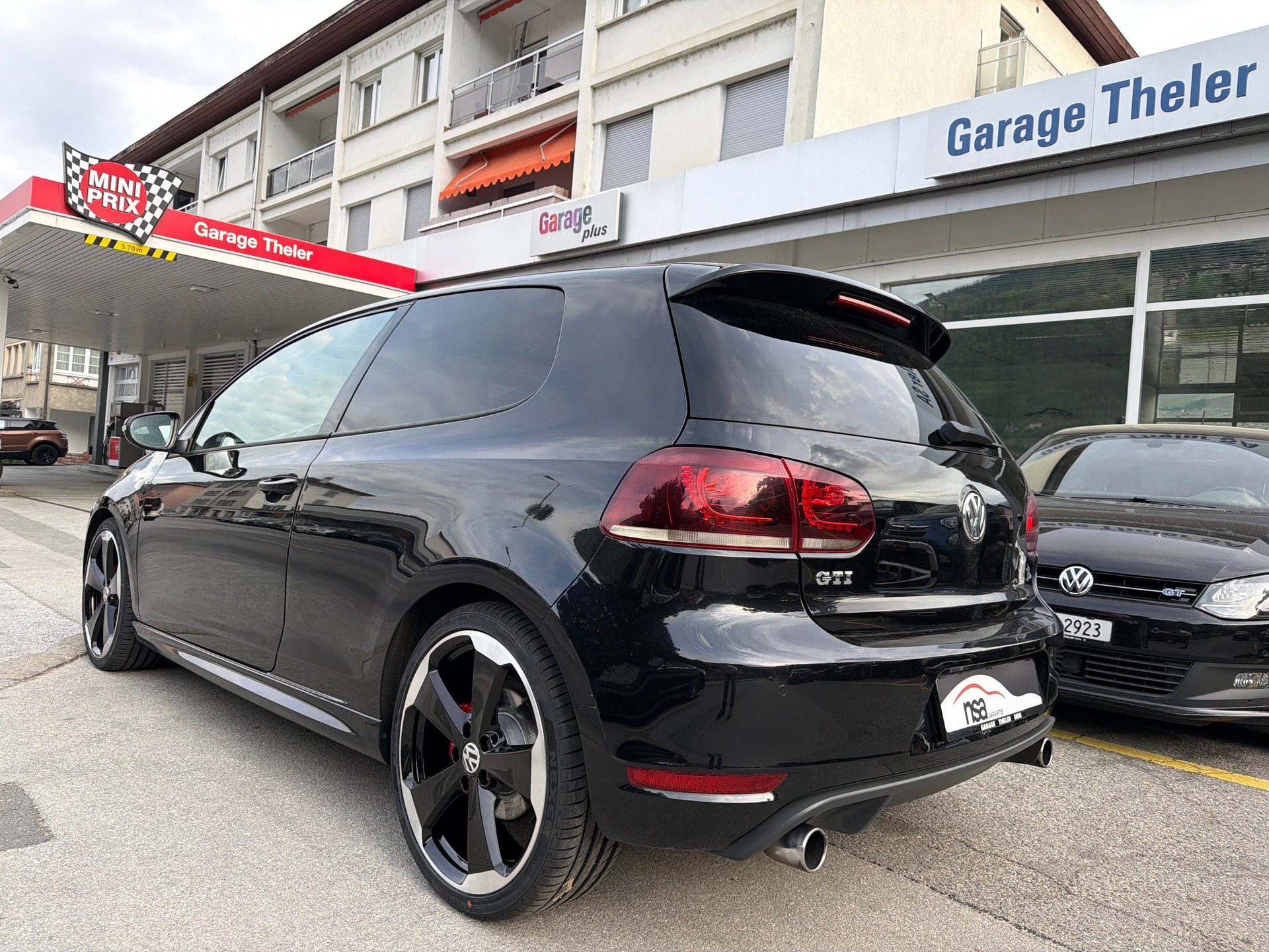 VW Golf 2.0 TSI GTI Edition 35-image-2